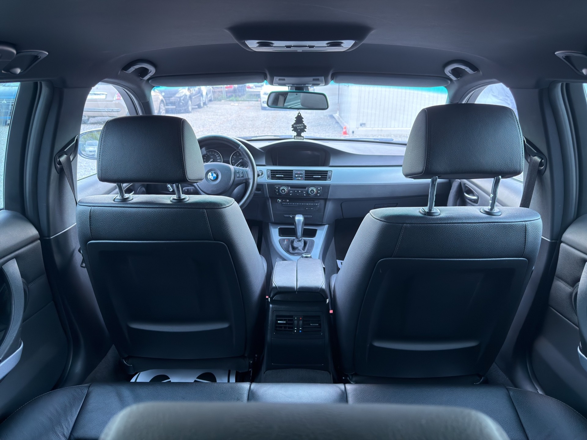 BMW 330i xDrive Touring Steptronic-image-13