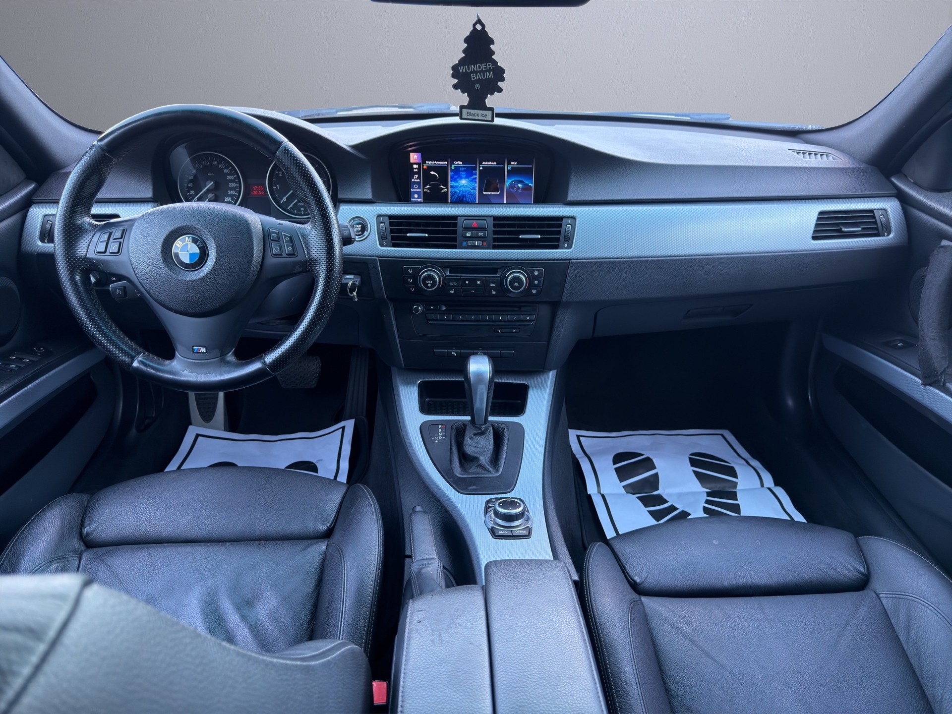 BMW 330i xDrive Touring Steptronic-image-14