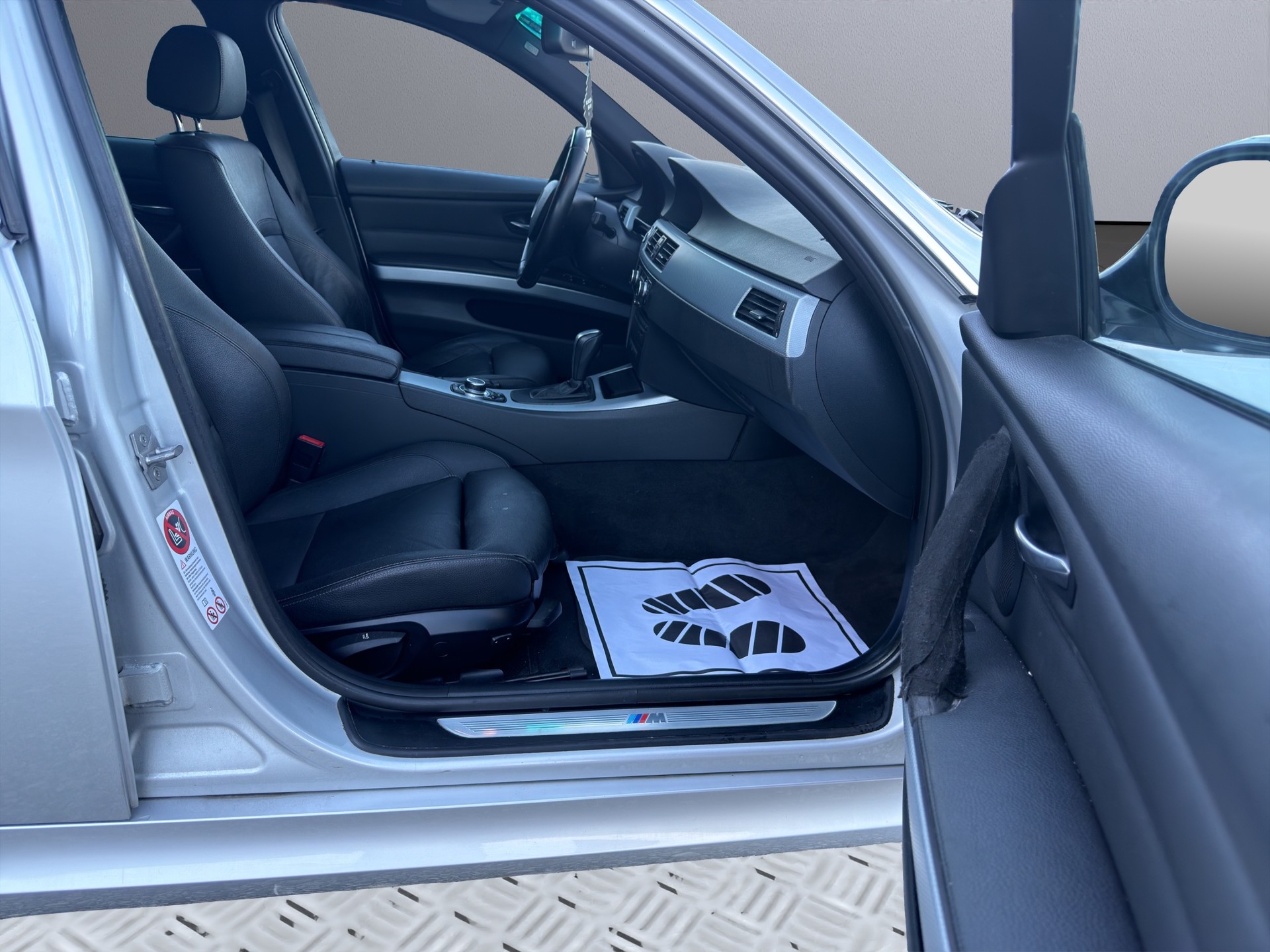 BMW 330i xDrive Touring Steptronic-image-10