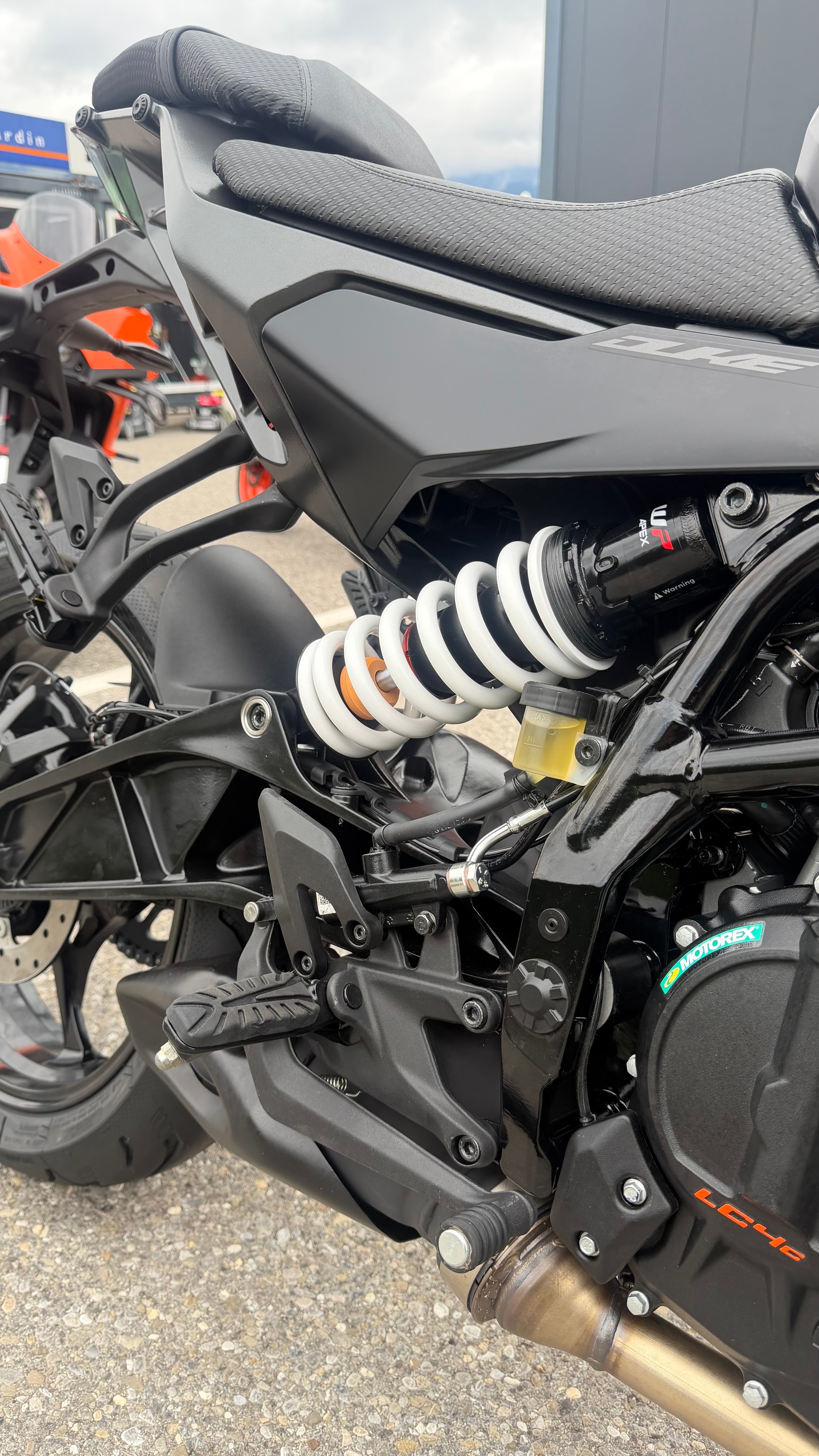 KTM 125 Duke-image-4
