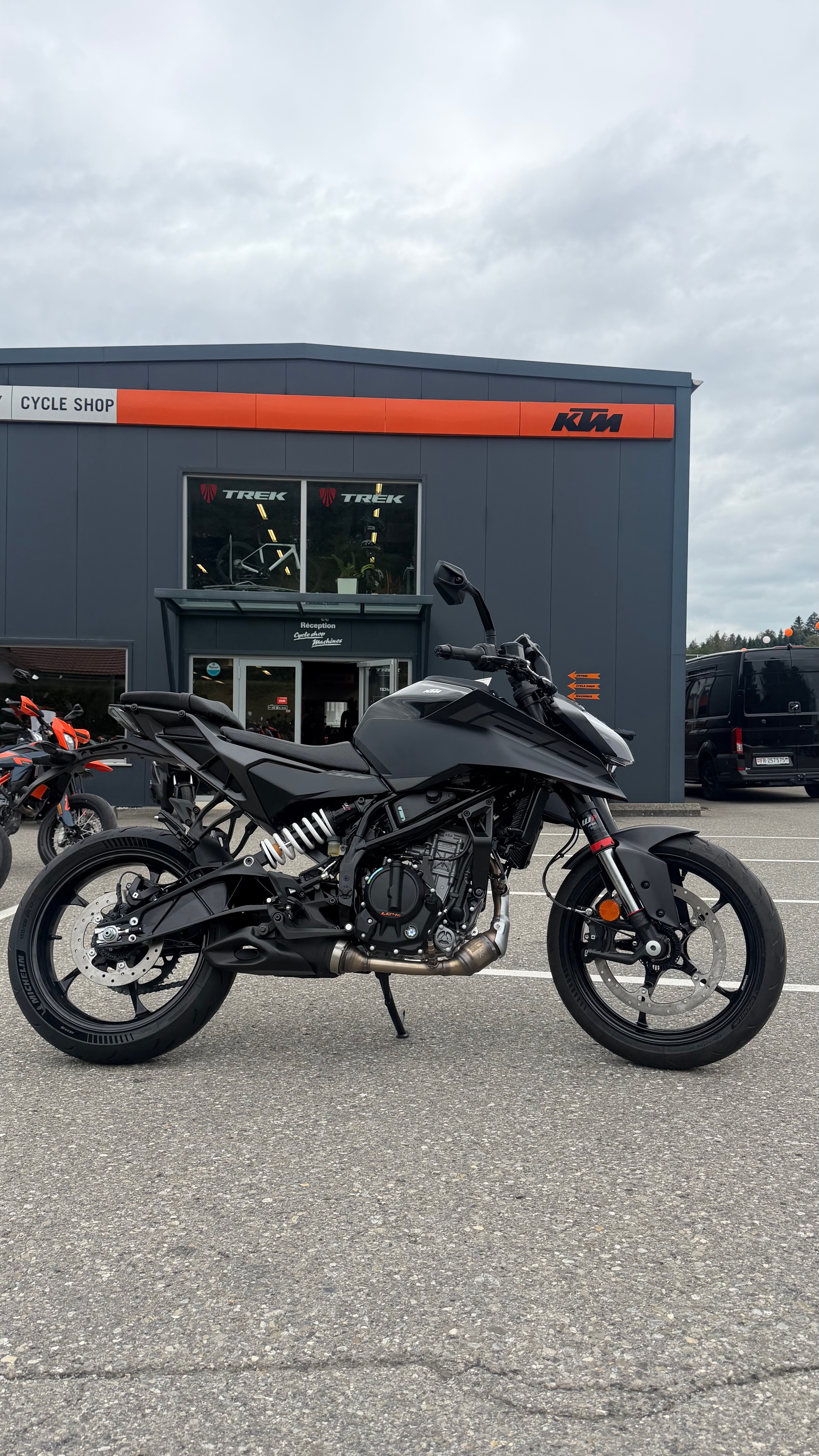 KTM 125 Duke-showroom-element-1