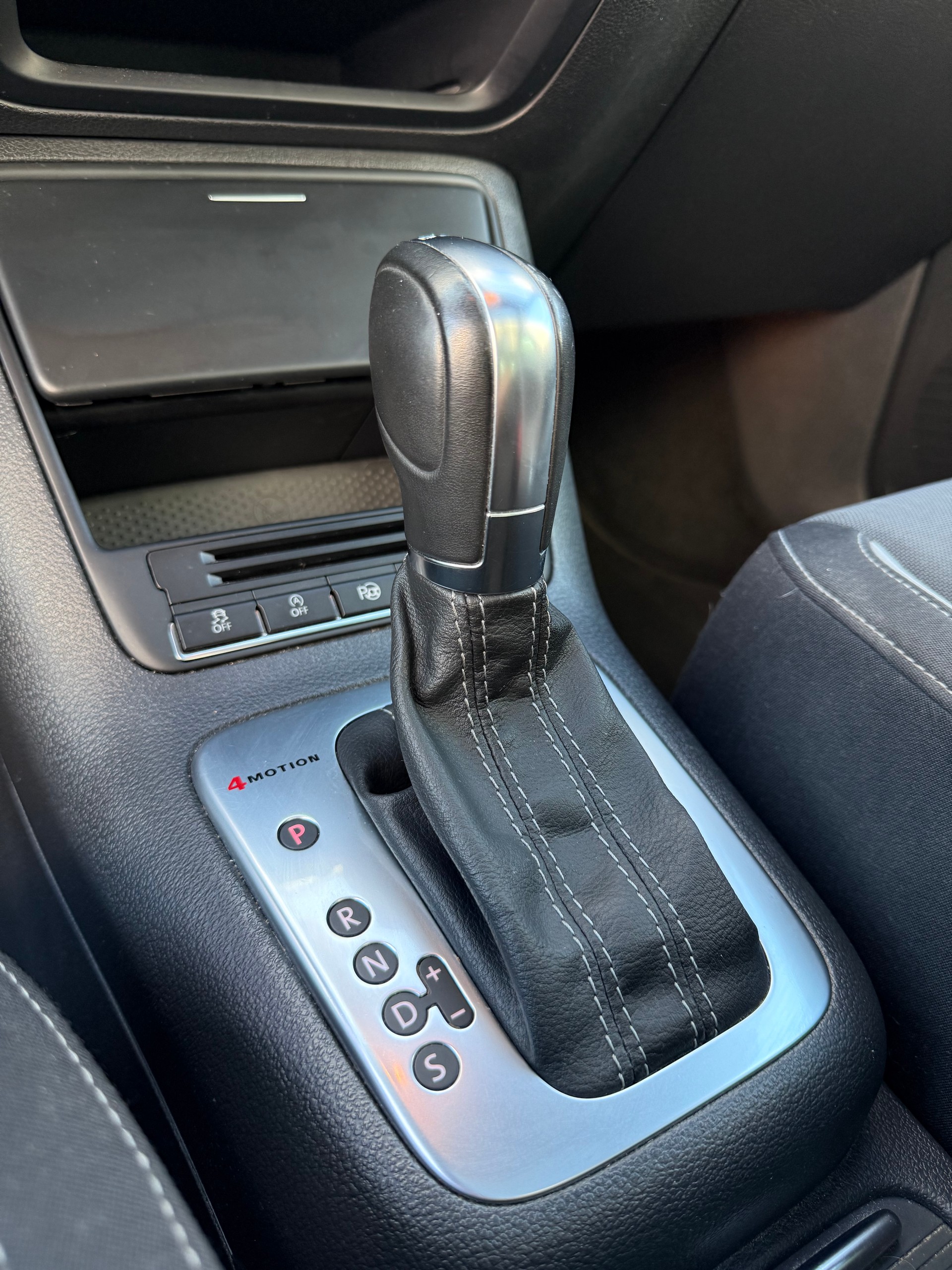 VW Tiguan 2.0 TDI BlueMotion Sport&Style 4Motion DSG-image-12