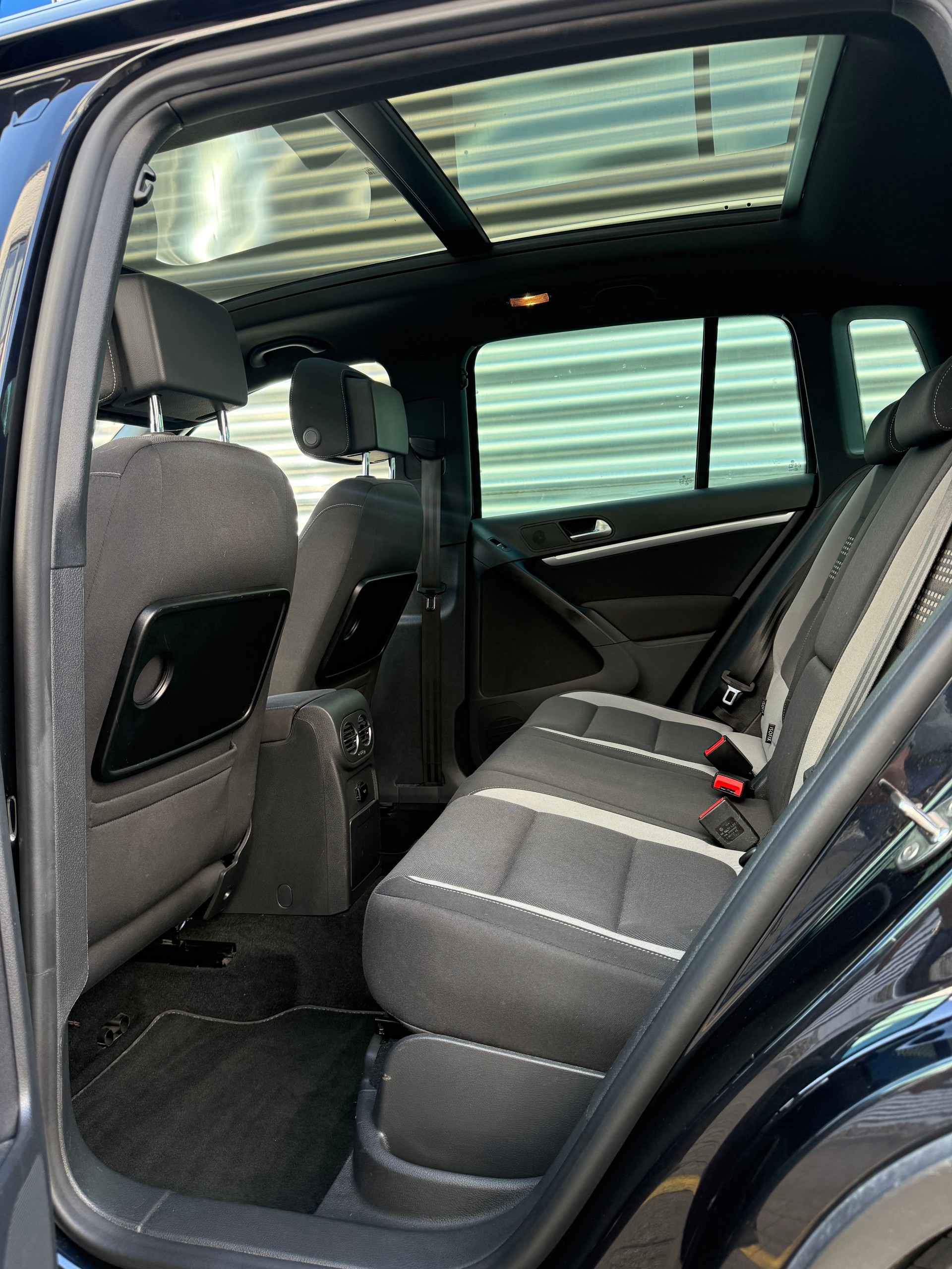 VW Tiguan 2.0 TDI BlueMotion Sport&Style 4Motion DSG-image-14