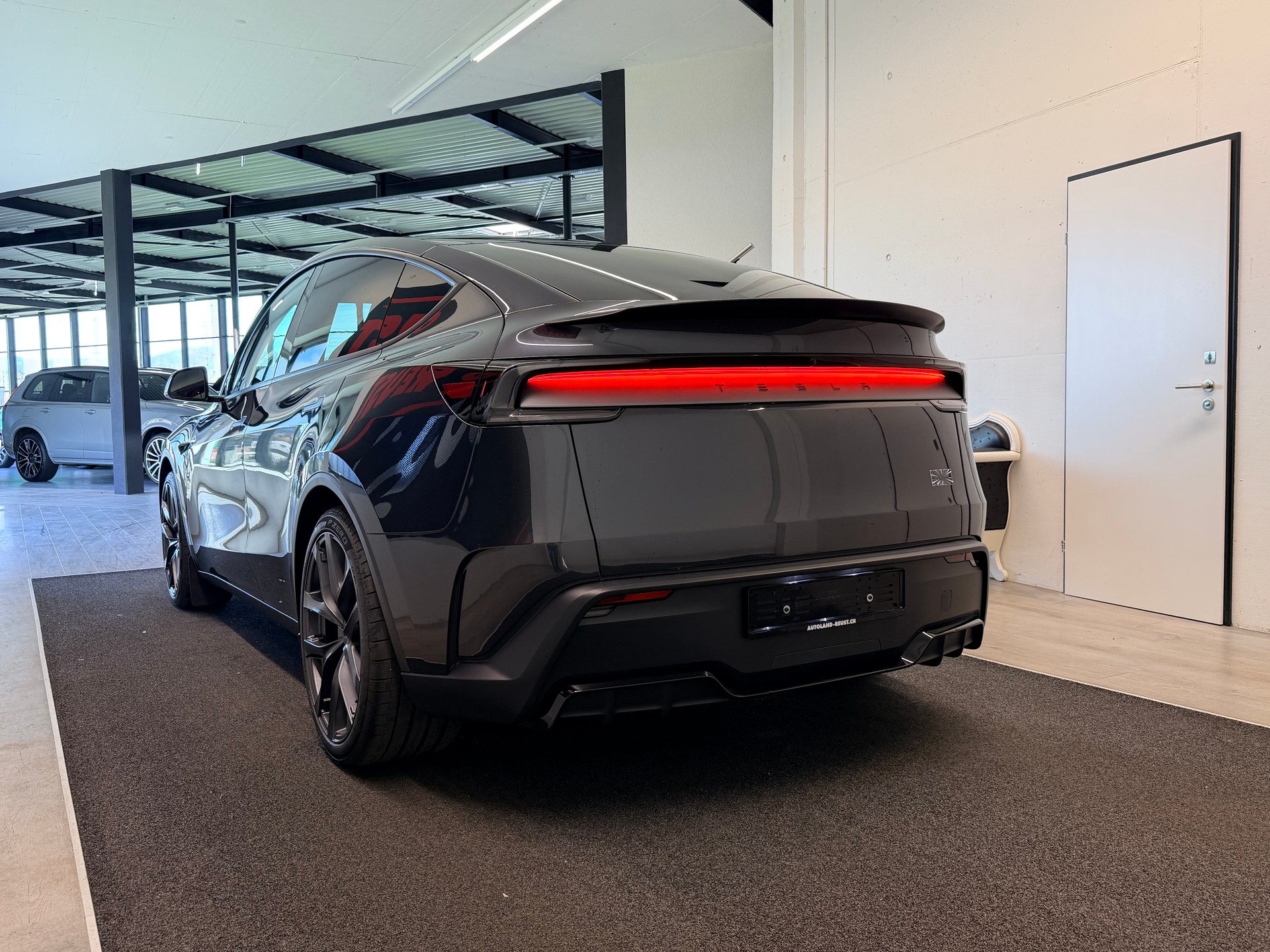 TESLA Model Y Performance-image-8