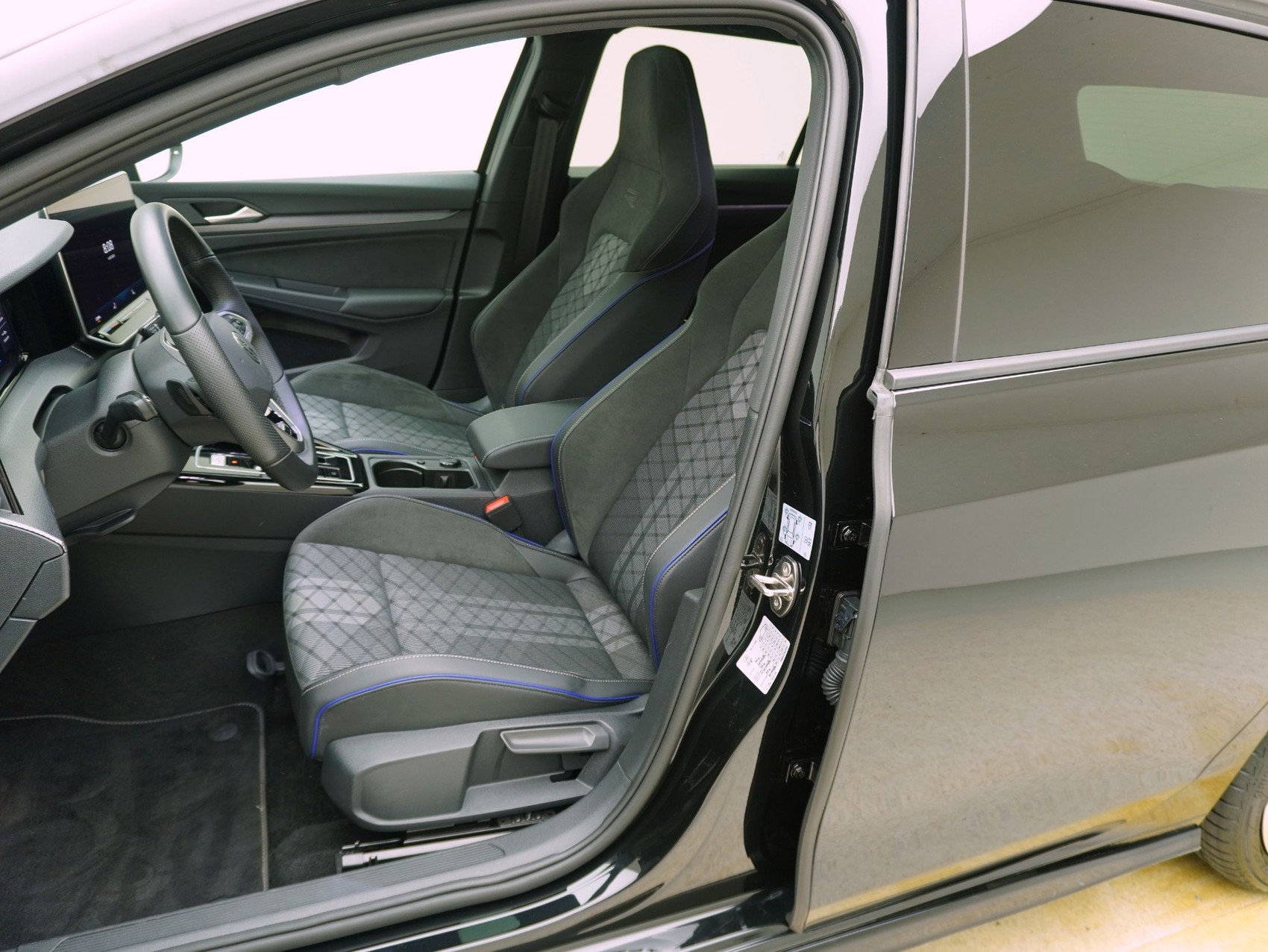 VW Golf 8.5 2.0 TSI DSG R-Line Black Style 4Motion **VW Werksgarantie bis 12/2030**-image-9