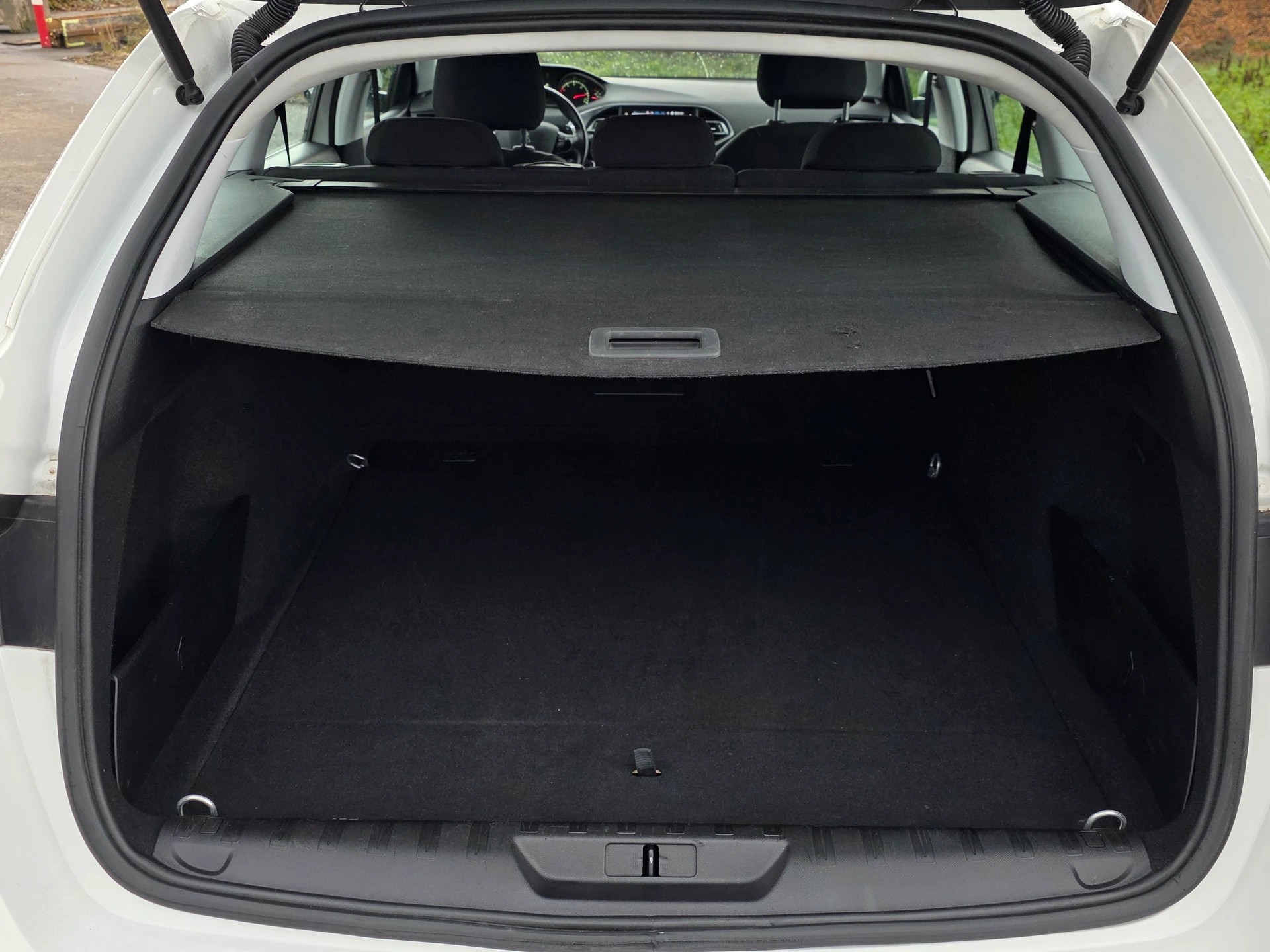 PEUGEOT 308 SW 1.5 BlueHDI Business Line EAT8 * Ab MFK 2026 * Frisch ab Service inkl. ZR + WP *-image-18