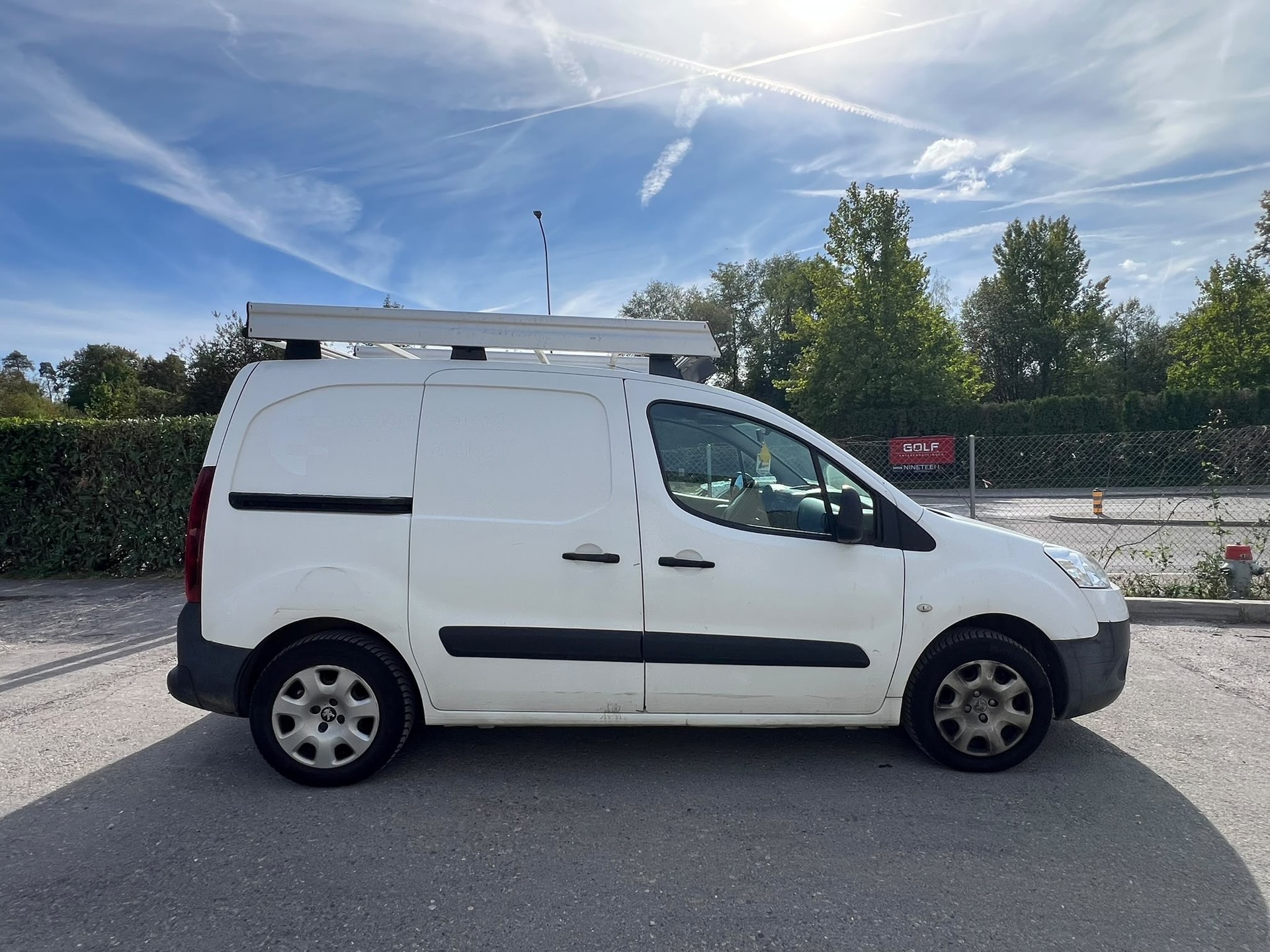 PEUGEOT Partner 1.6 Benzin Urban Mit MFK-image-3
