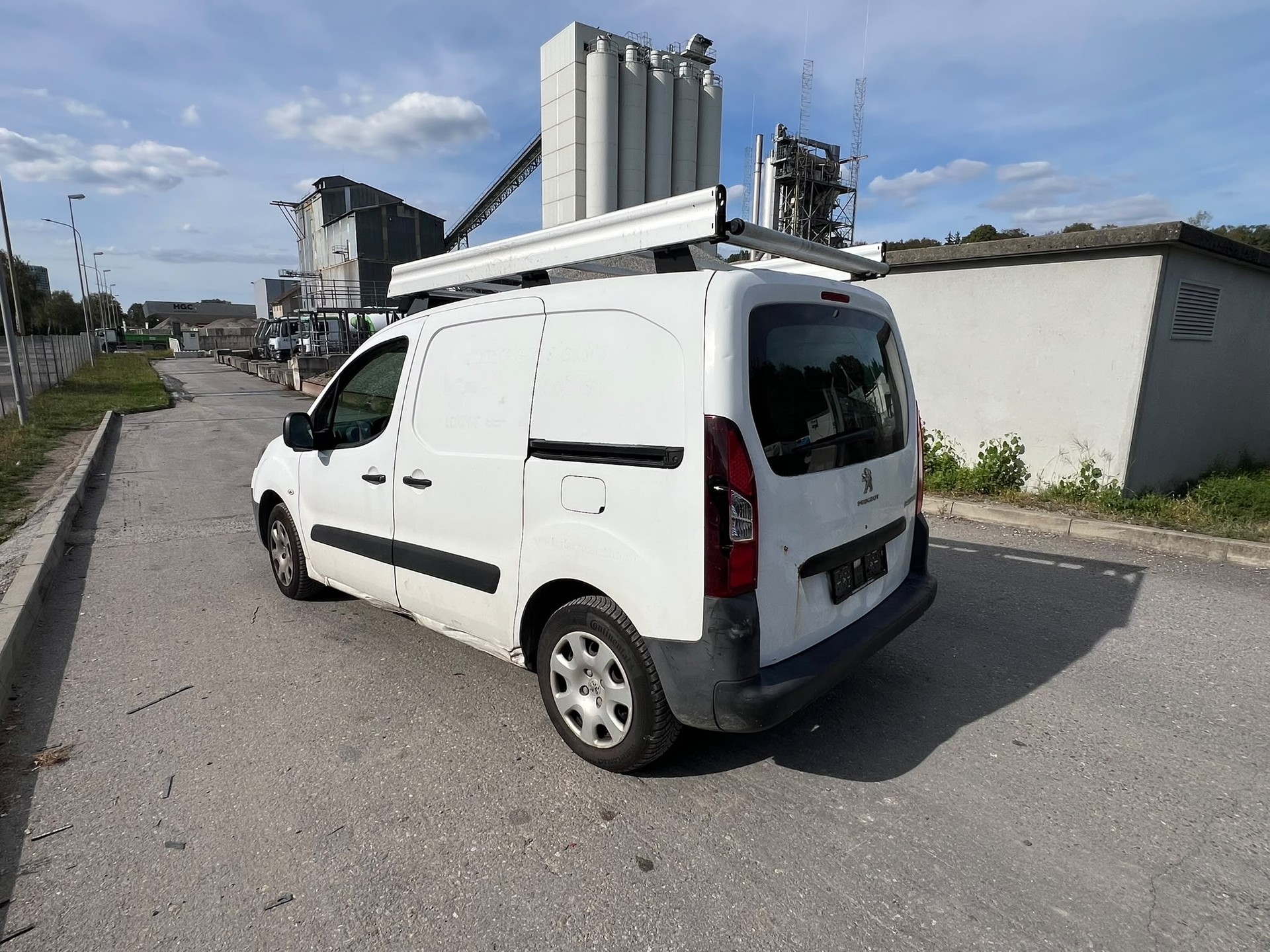PEUGEOT Partner 1.6 Benzin Urban Mit MFK-image-1