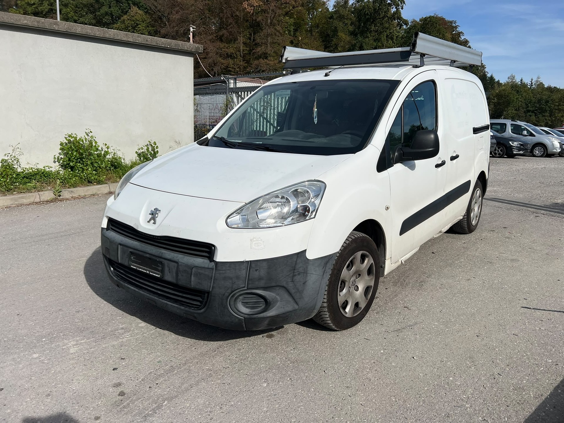 PEUGEOT Partner 1.6 Benzin Urban Mit MFK-image-0