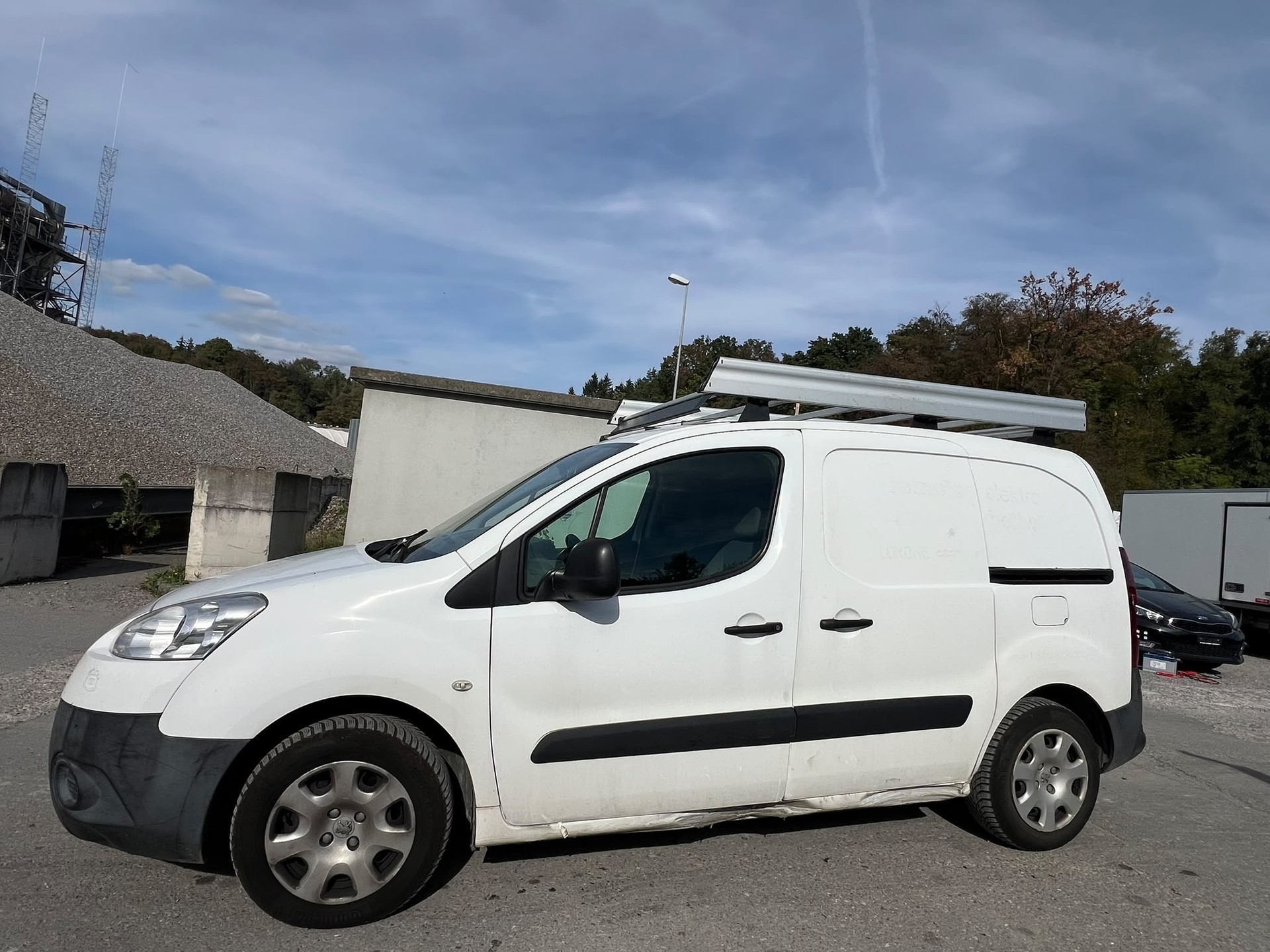 PEUGEOT Partner 1.6 Benzin Urban Mit MFK-image-4