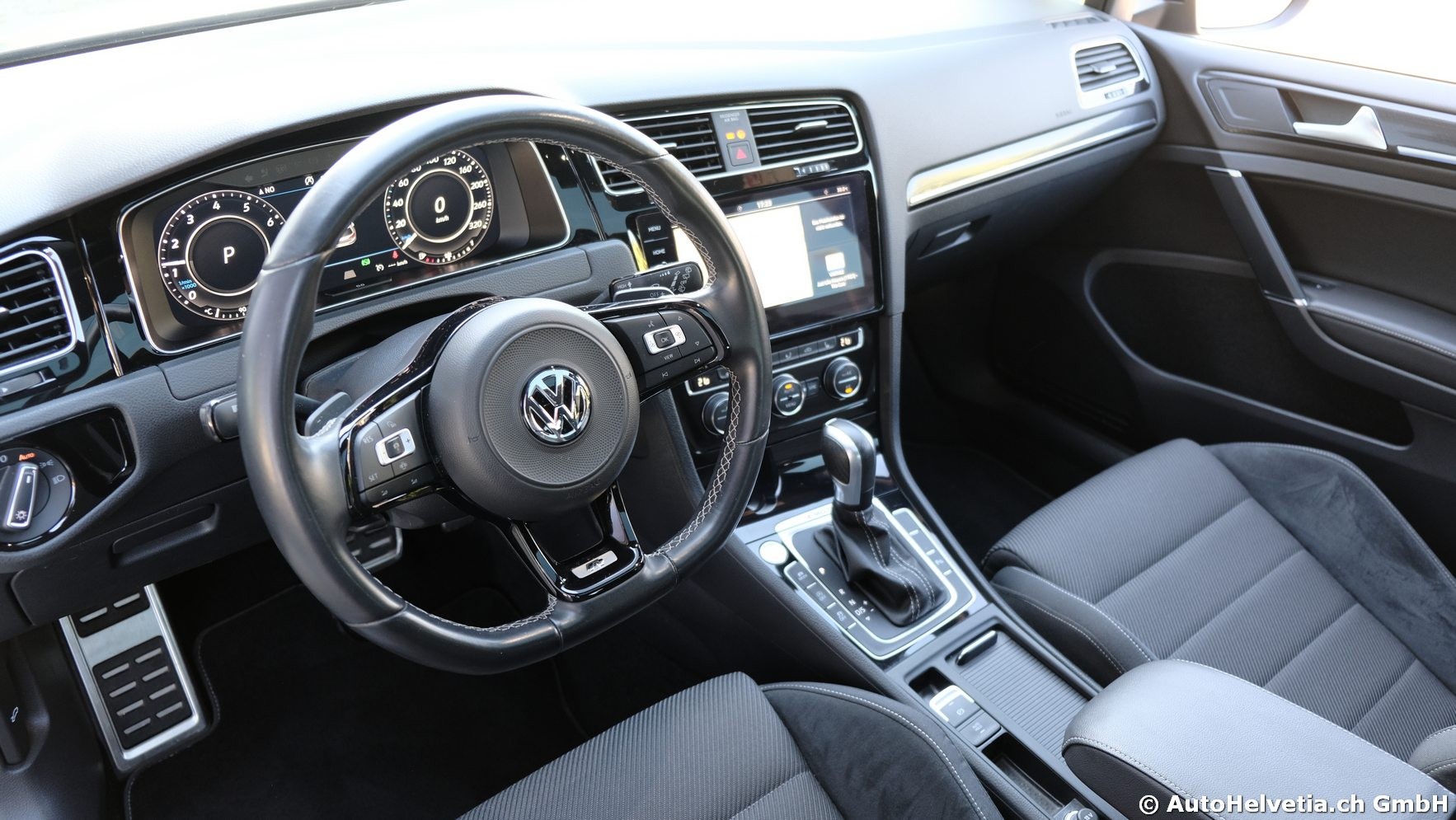 VW Golf 2.0 TSI R 4Motion DSG-image-8