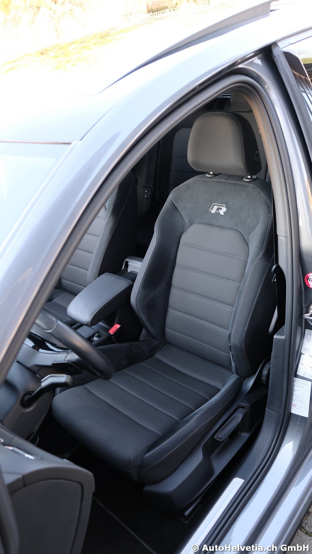 VW Golf 2.0 TSI R 4Motion DSG-image-11