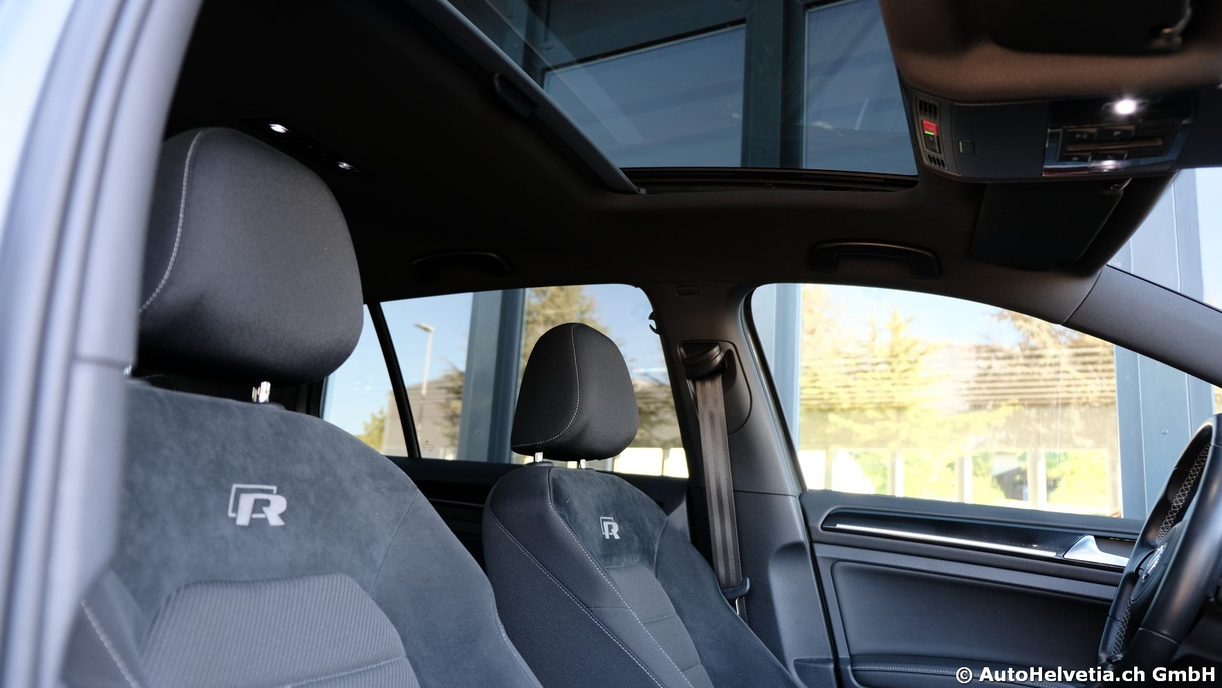 VW Golf 2.0 TSI R 4Motion DSG-image-12
