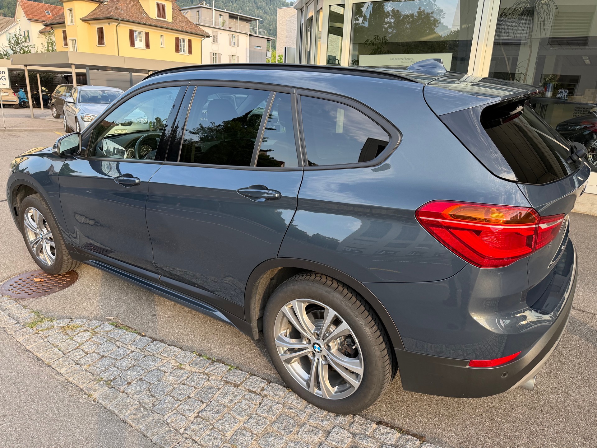 BMW 25i xDrive-image-1