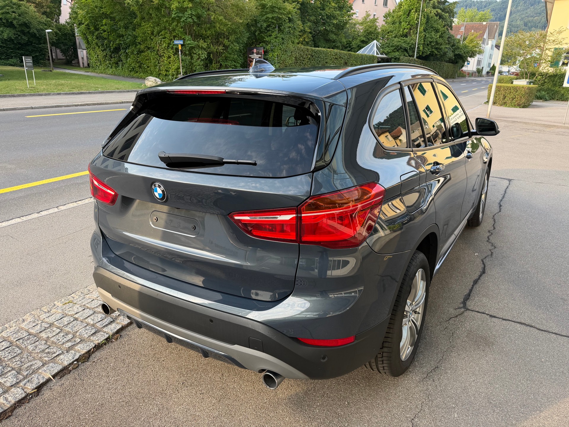 BMW 25i xDrive-image-2