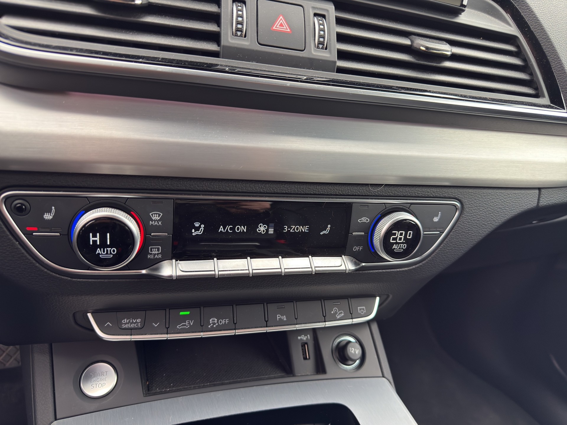 AUDI Q5 Sportback 50 TFSI e PHEV S line quattro S-tronic-image-12