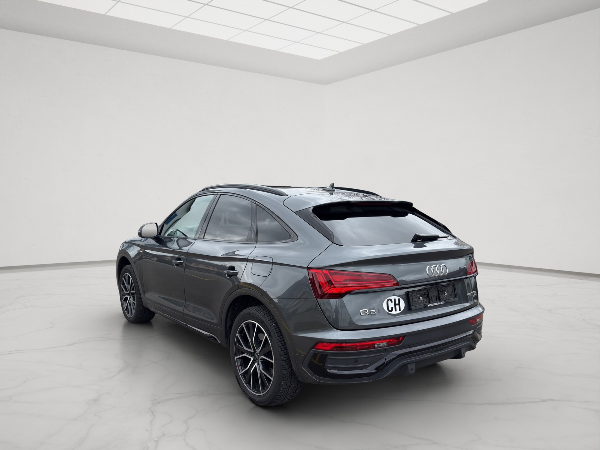 AUDI Q5 Sportback 50 TFSI e PHEV S line quattro S-tronic-image-3