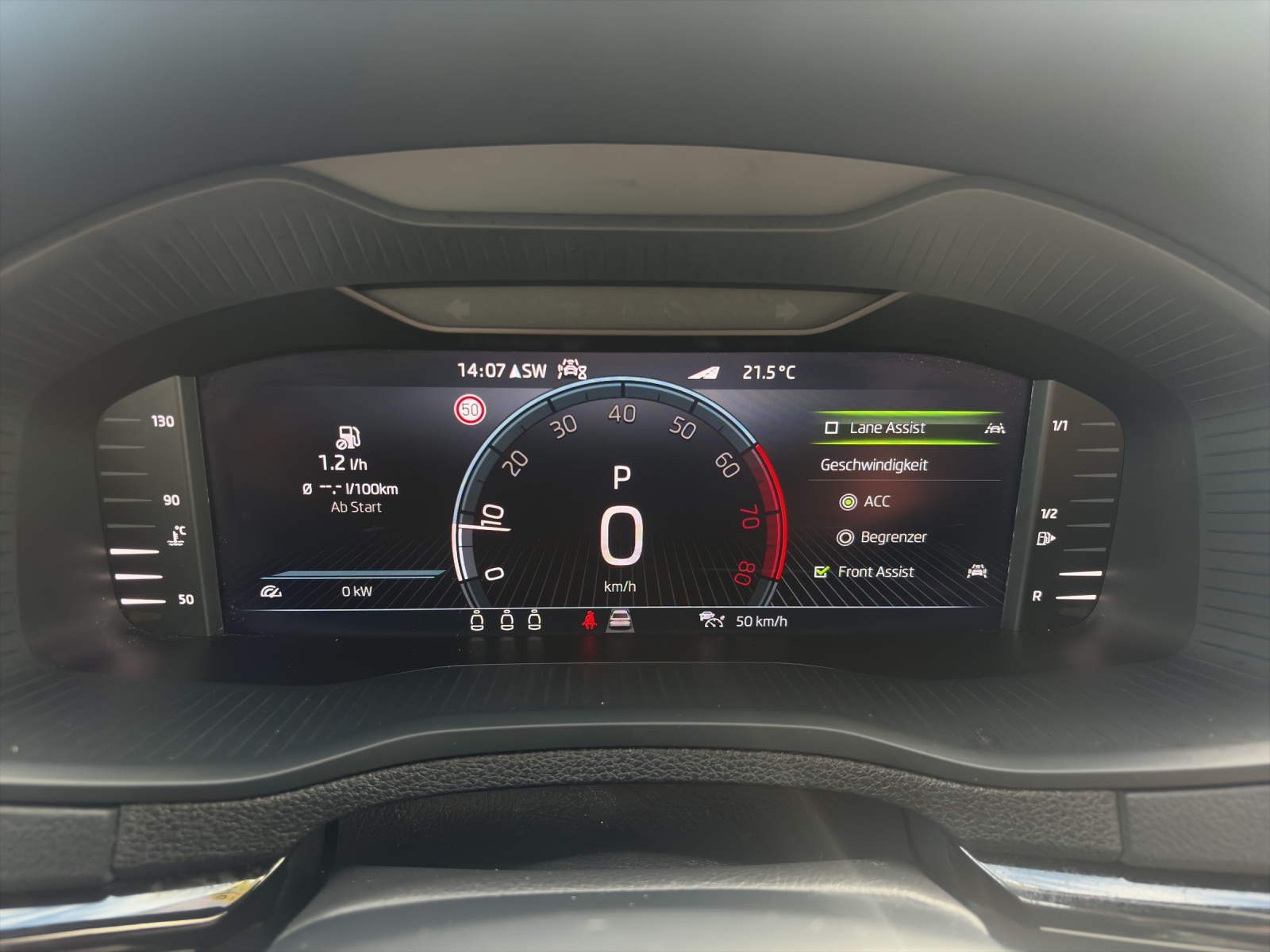 SKODA Karoq 2.0 TSI SportLine 4x4 DSG-image-14