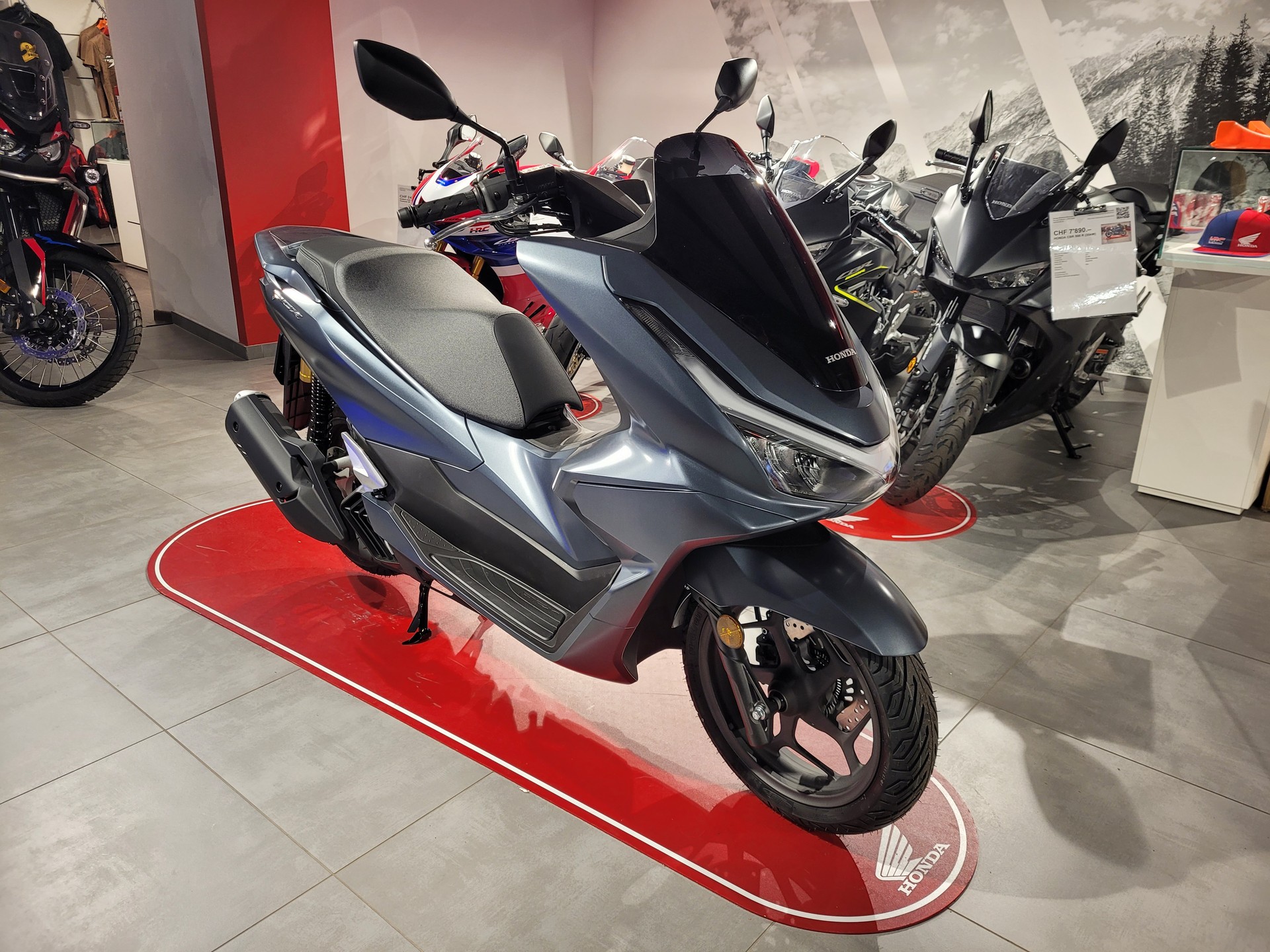 HONDA PCX 125 DX TFT. connectivity