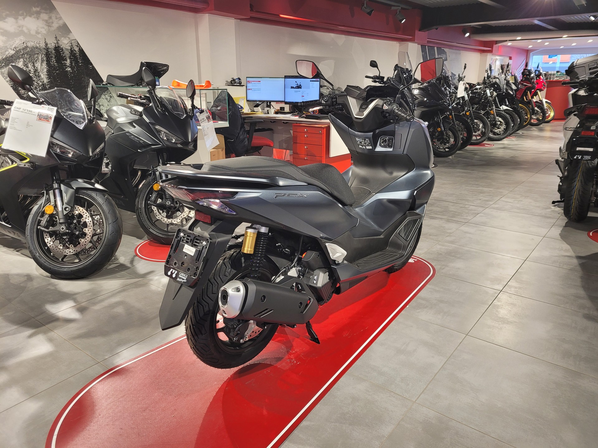 HONDA PCX 125 DX TFT. connectivity-showroom-element-2