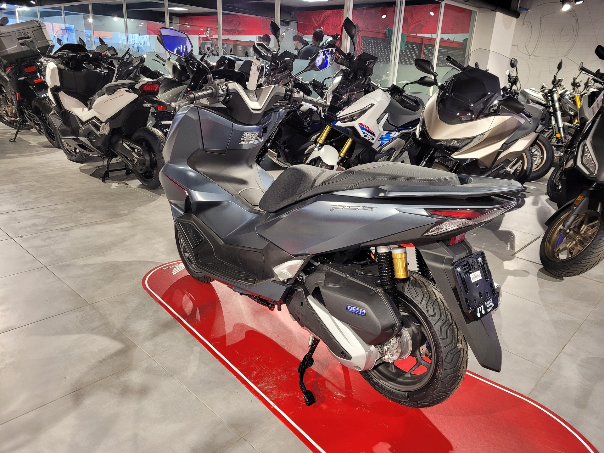 HONDA PCX 125 DX TFT. connectivity-showroom-element-3