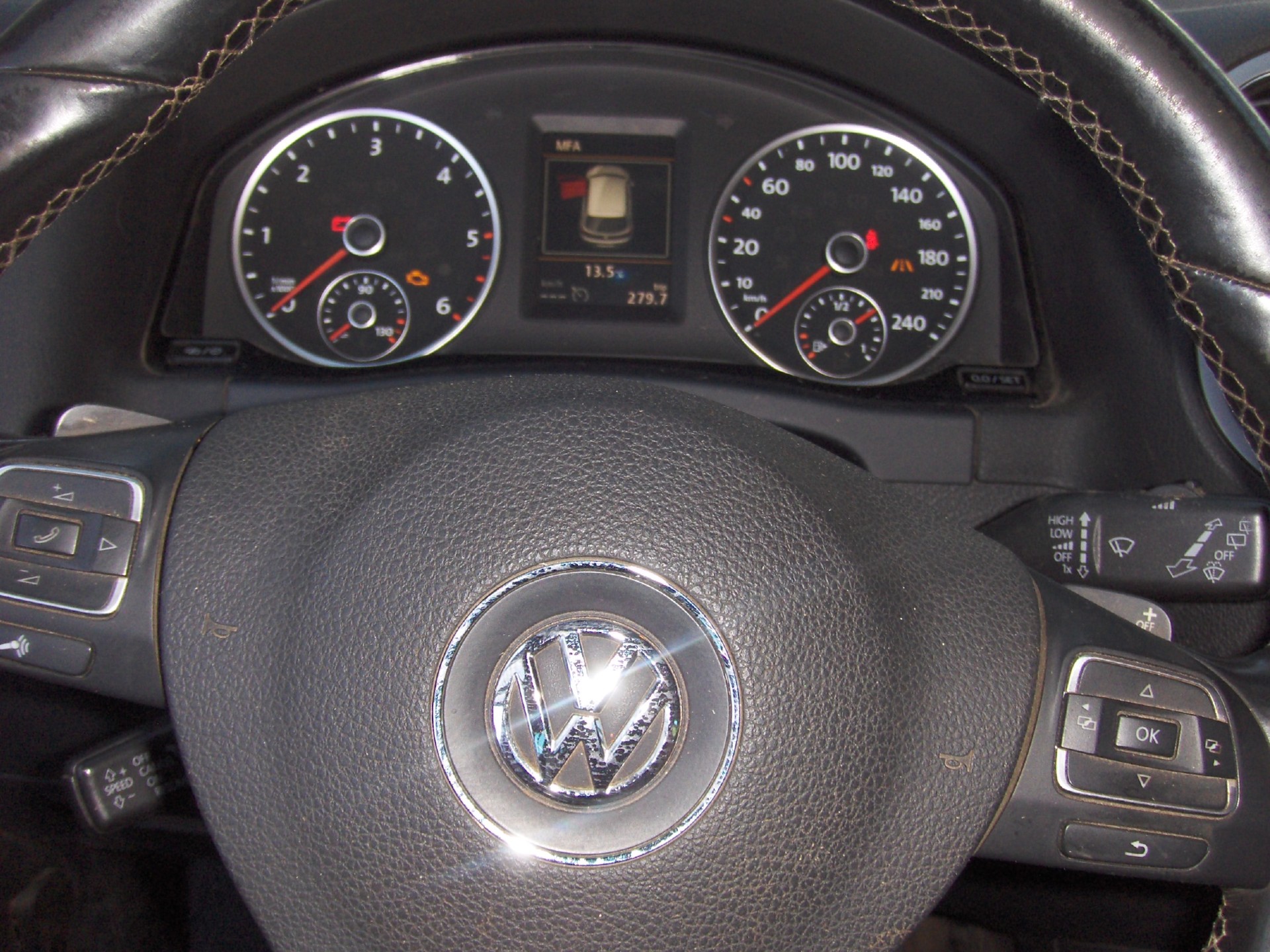 VW Tiguan 2.0 TDI BlueMotion Sport&Style 4Motion DSG-image-6