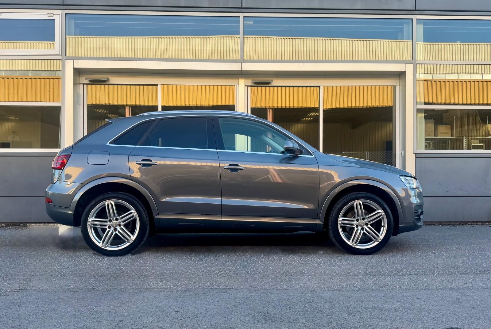 AUDI Q3 2.0 TFSI quattro S-tronic-image-0
