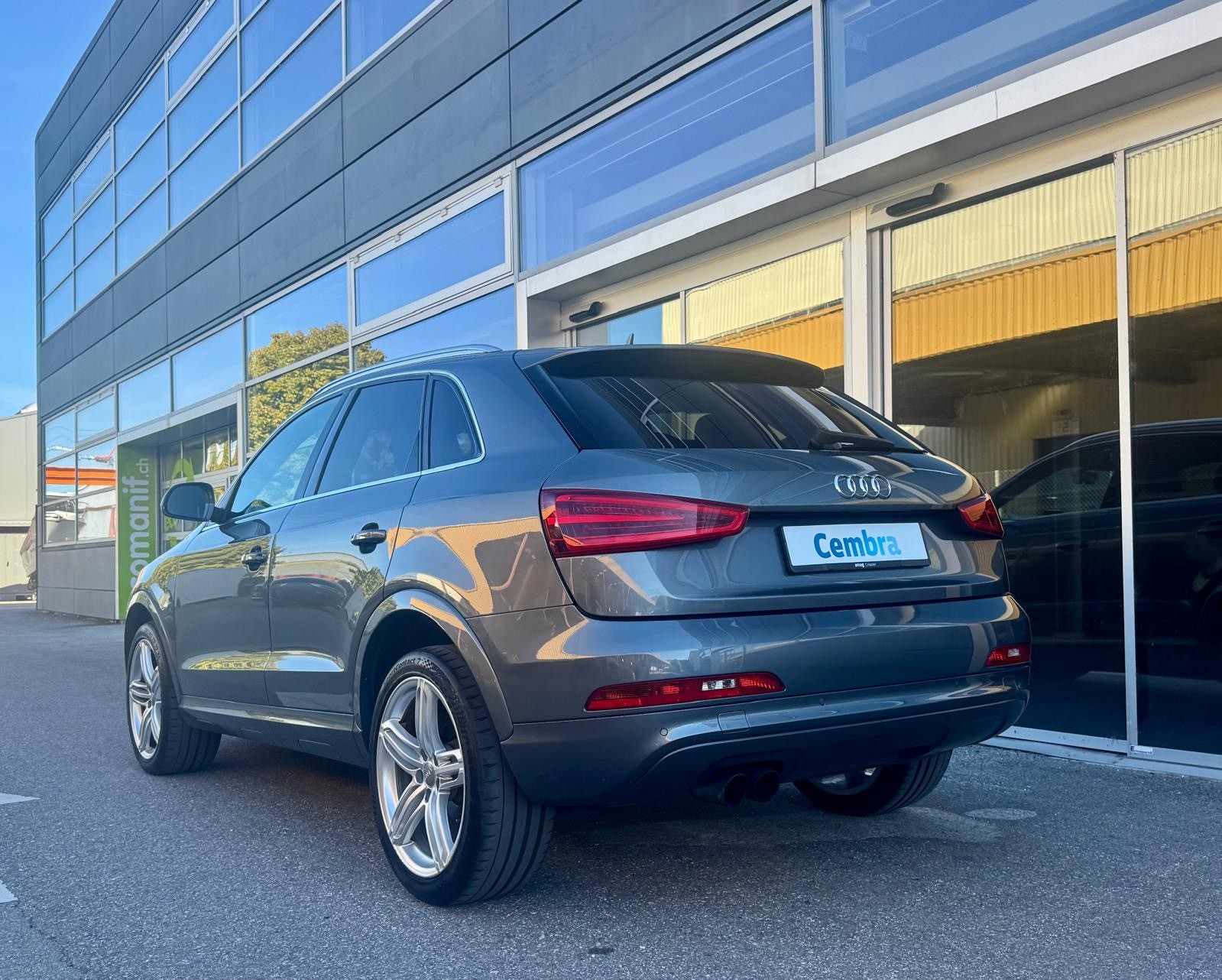 AUDI Q3 2.0 TFSI quattro S-tronic-image-3