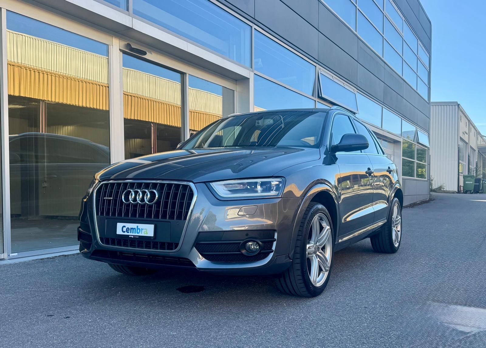 AUDI Q3 2.0 TFSI quattro S-tronic-image-2