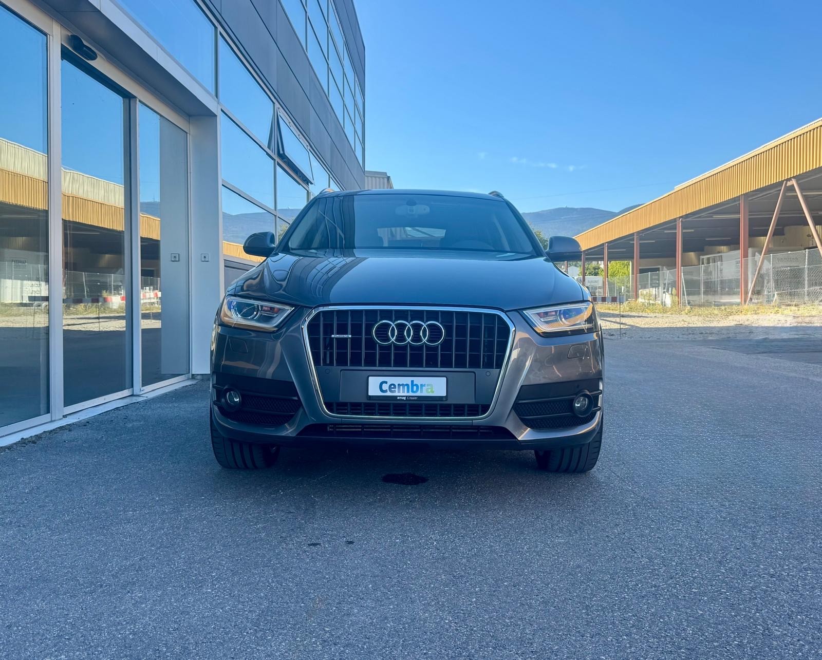 AUDI Q3 2.0 TFSI quattro S-tronic-image-4
