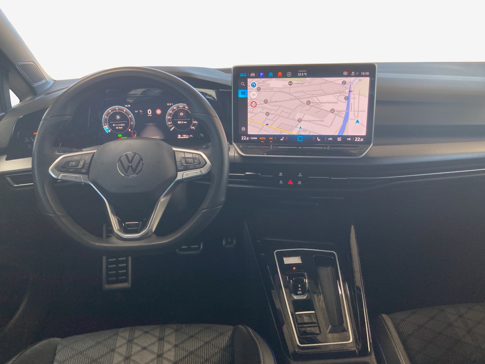 VW Golf 1.5 e TSI mHEV R-Line DSG-image-8