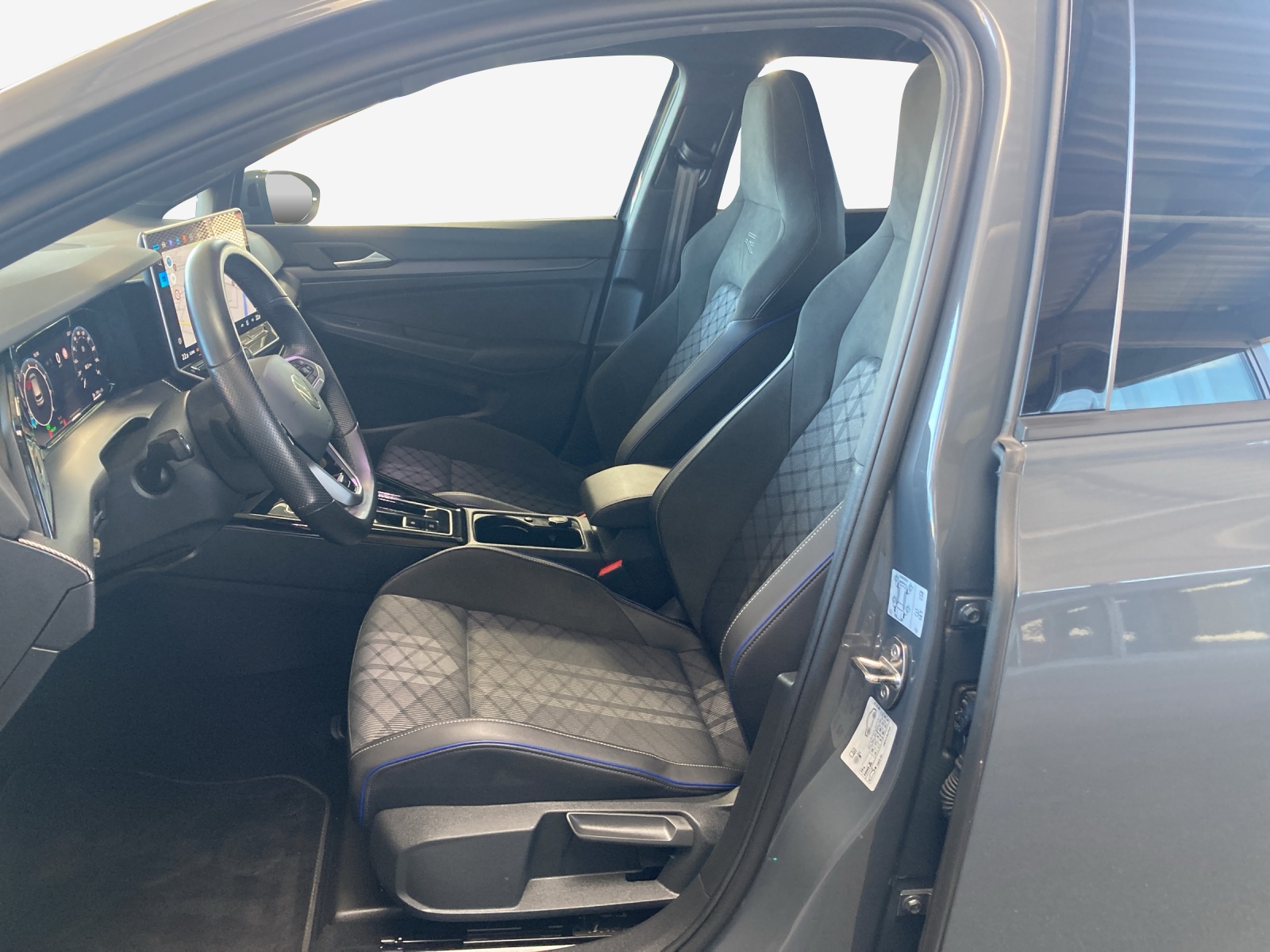 VW Golf 1.5 e TSI mHEV R-Line DSG-image-7