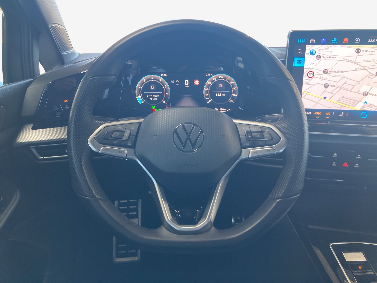VW Golf 1.5 e TSI mHEV R-Line DSG-image-9