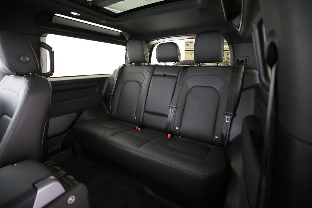 LAND ROVER Defender 90 2.0 Si4 SE-image-11
