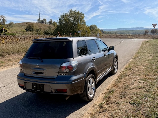 MITSUBISHI Outlander 2.0 16V Turbo-image-2