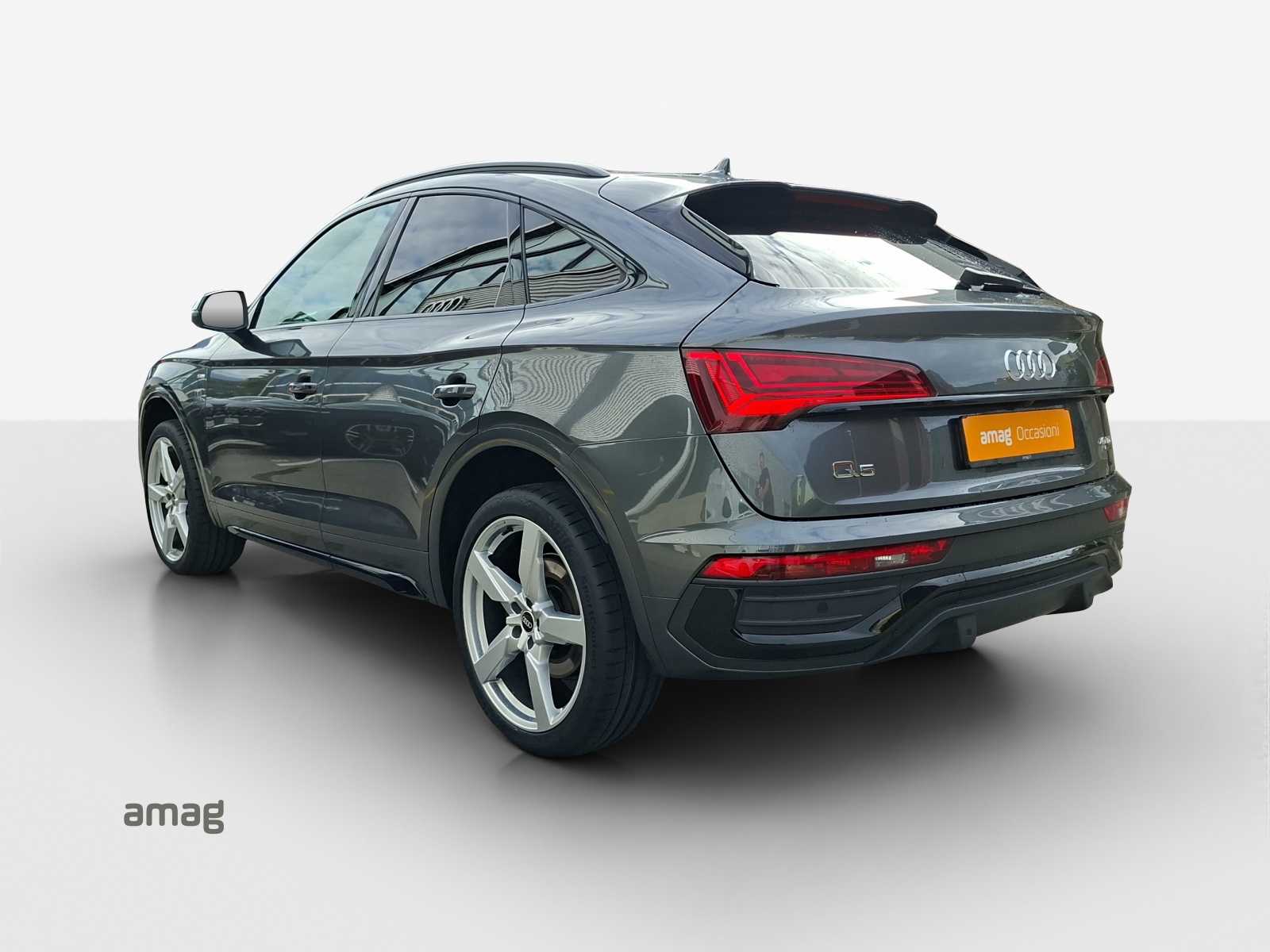 AUDI Q5 Sportback 40 TDI Blackedition quattro S-tronic-image-2