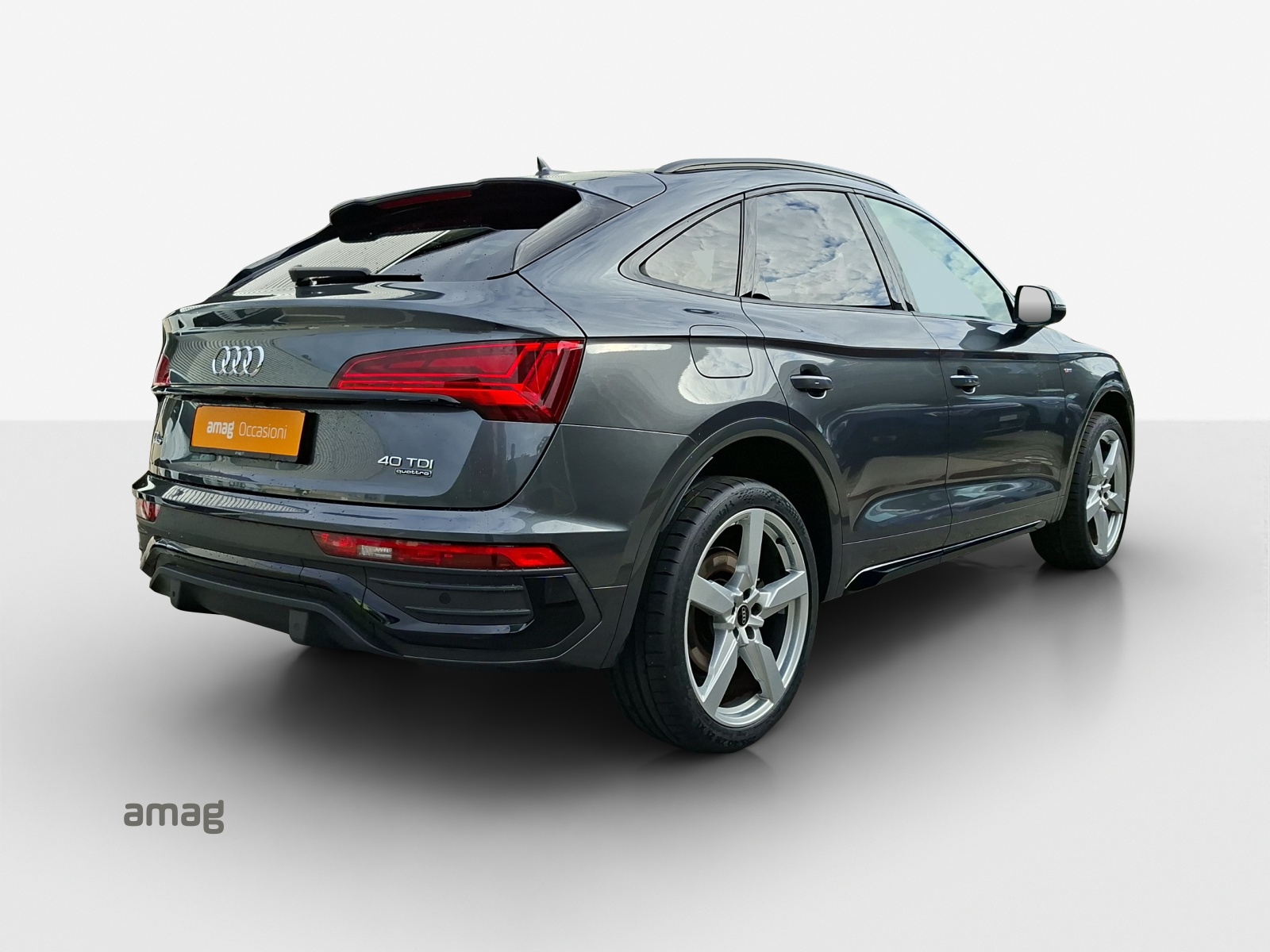 AUDI Q5 Sportback 40 TDI Blackedition quattro S-tronic-image-4
