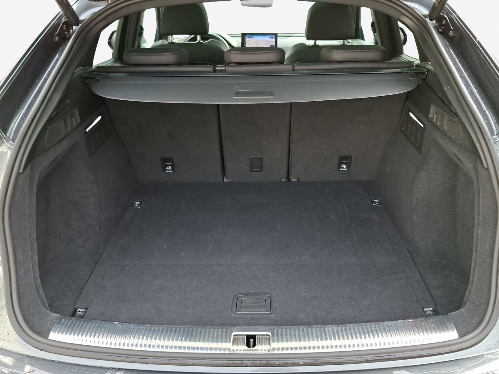 AUDI Q5 Sportback 40 TDI Blackedition quattro S-tronic-image-12