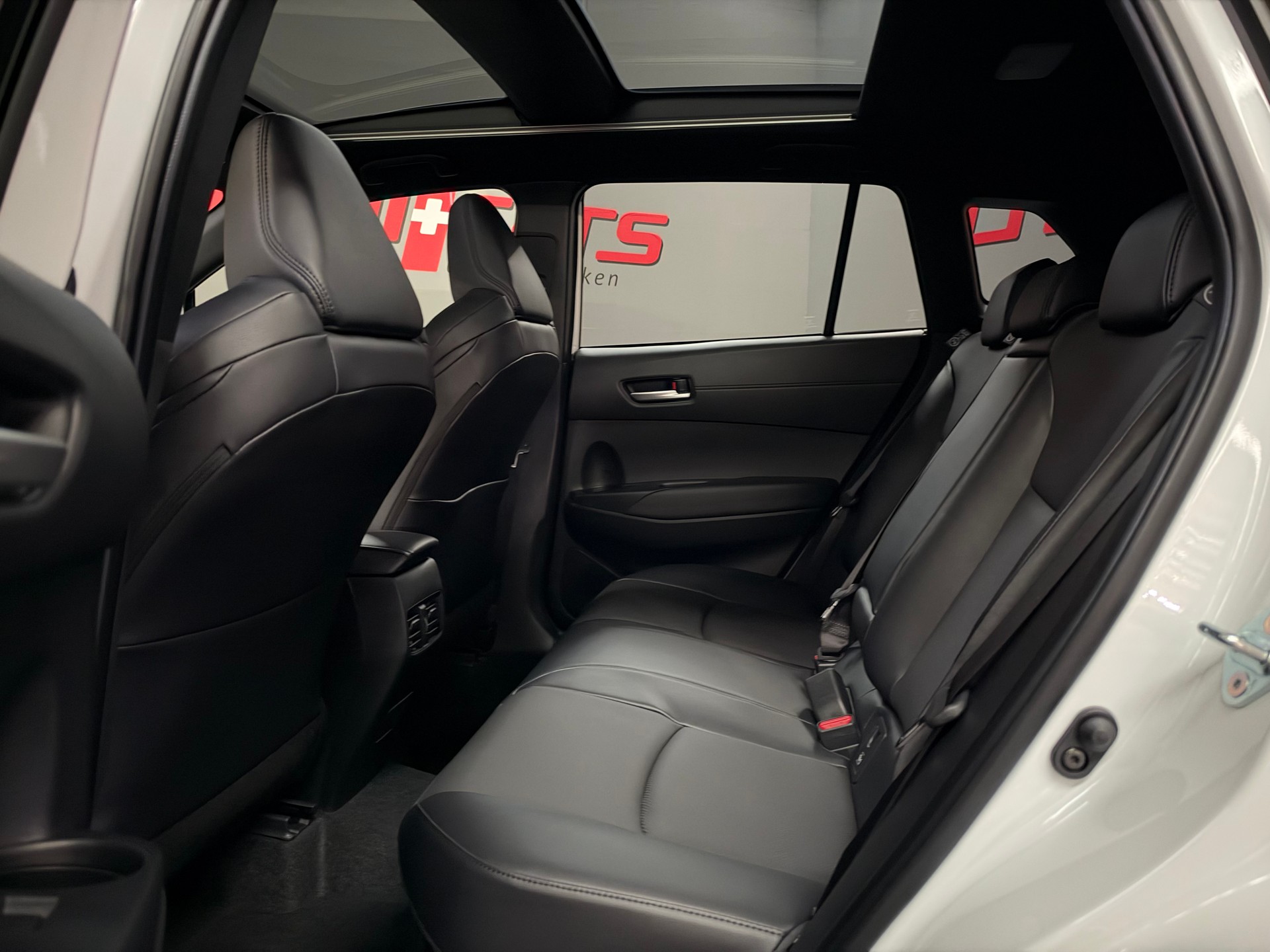 TOYOTA Corolla Cross 2.0 Premium e-CVT AWD-image-13