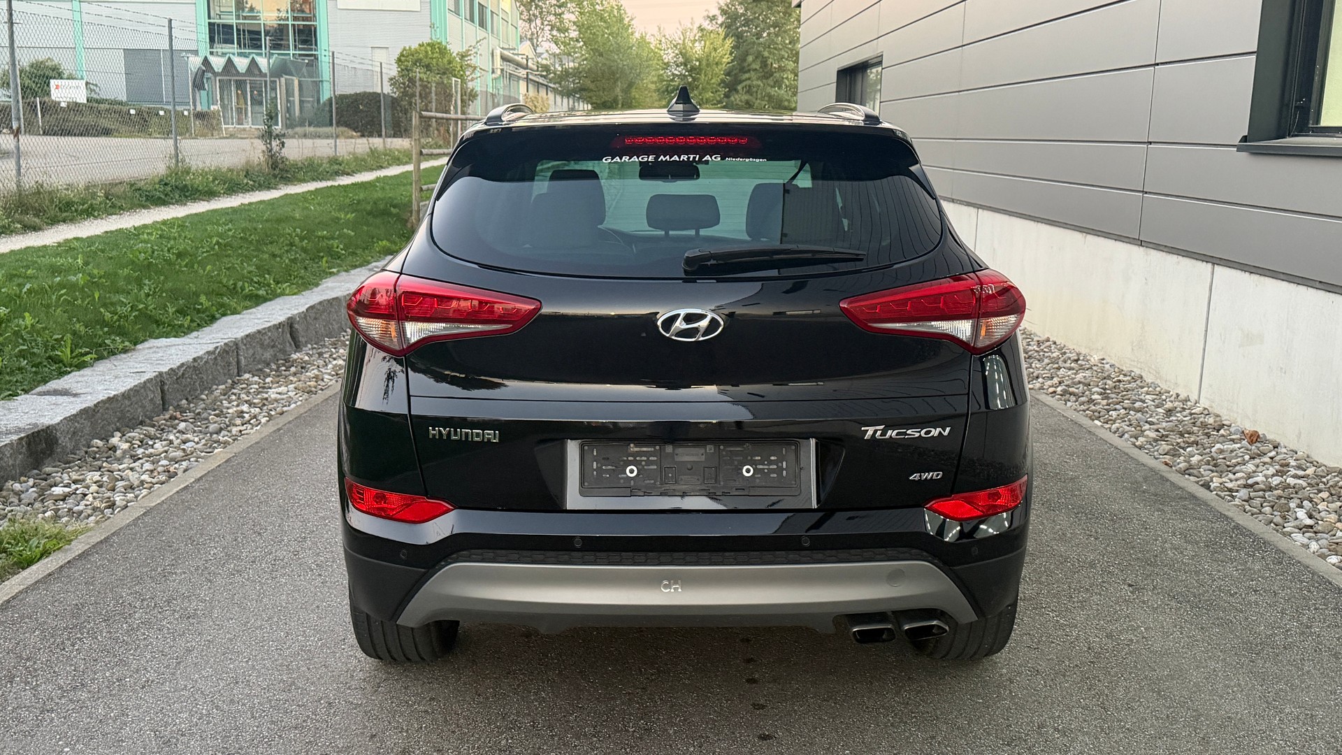 HYUNDAI Tucson 2.0 CRDI Vertex 4WD Automatic-image-3