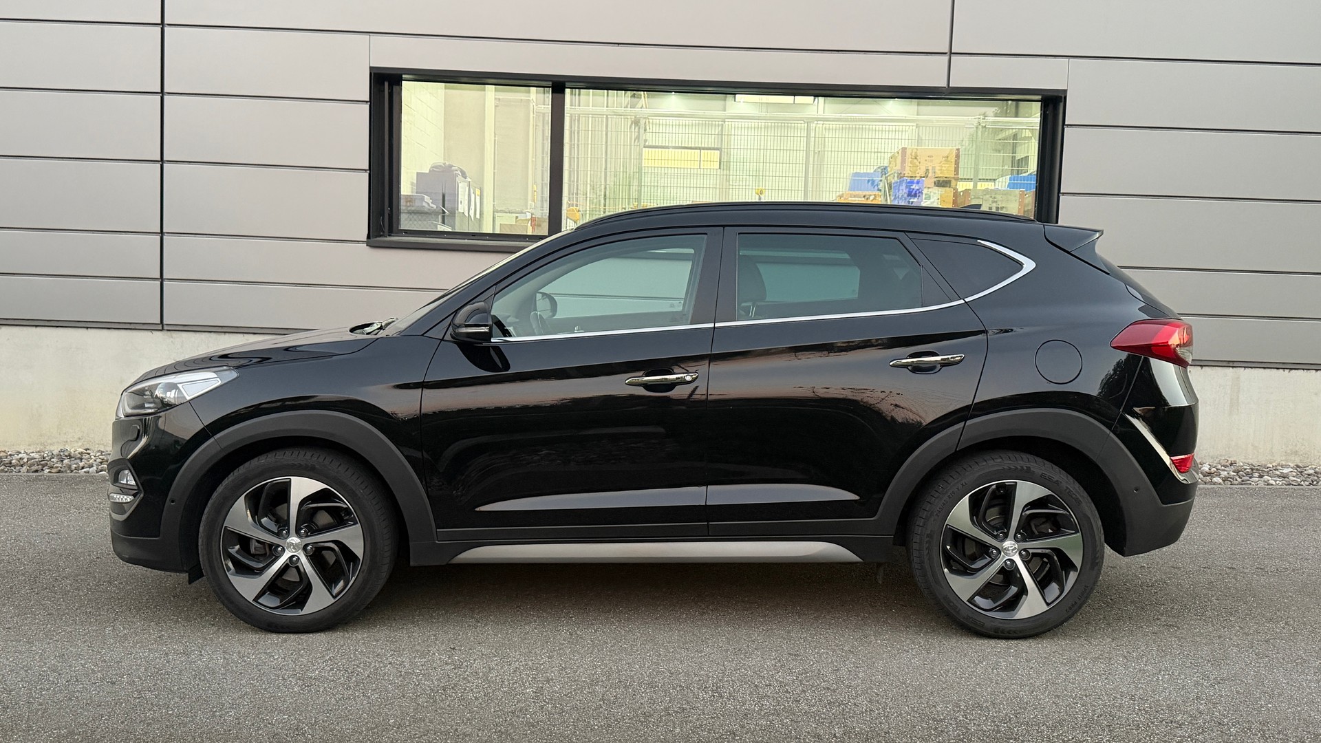 HYUNDAI Tucson 2.0 CRDI Vertex 4WD Automatic-image-1