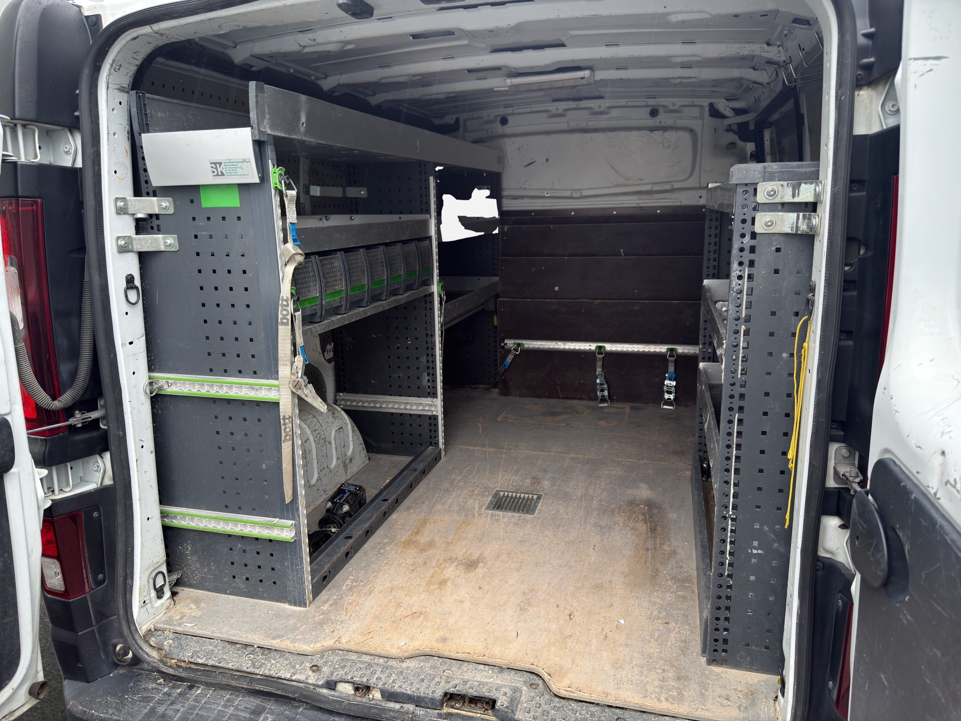 RENAULT Trafic 1.6 ENERGY TwinT. dCi145 2.9t Business L1H1-image-12