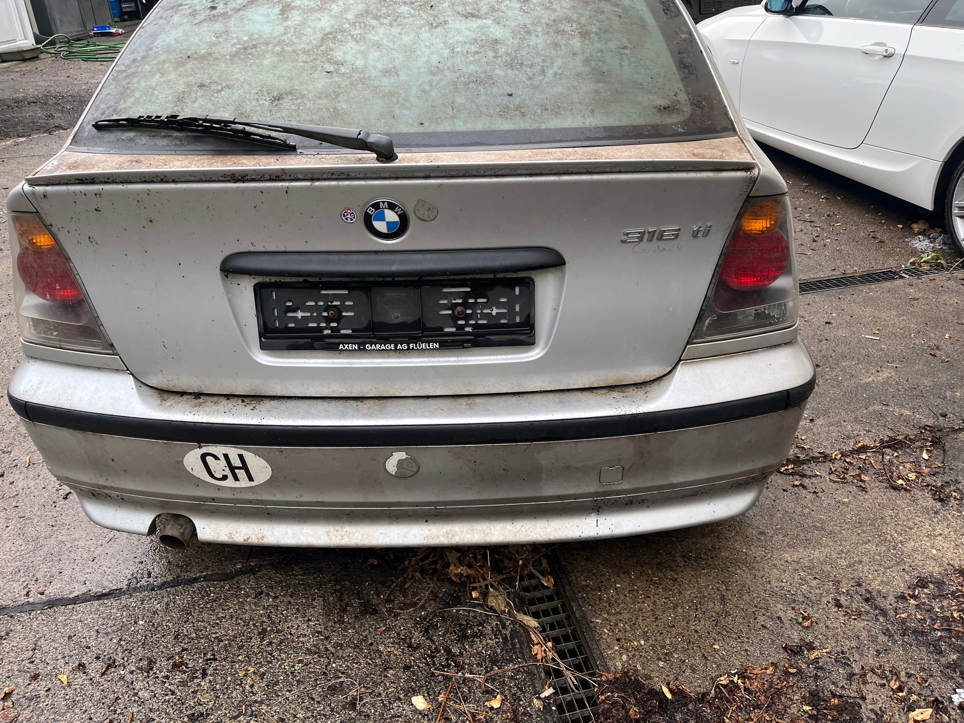 BMW 316 ti Compact-image-1