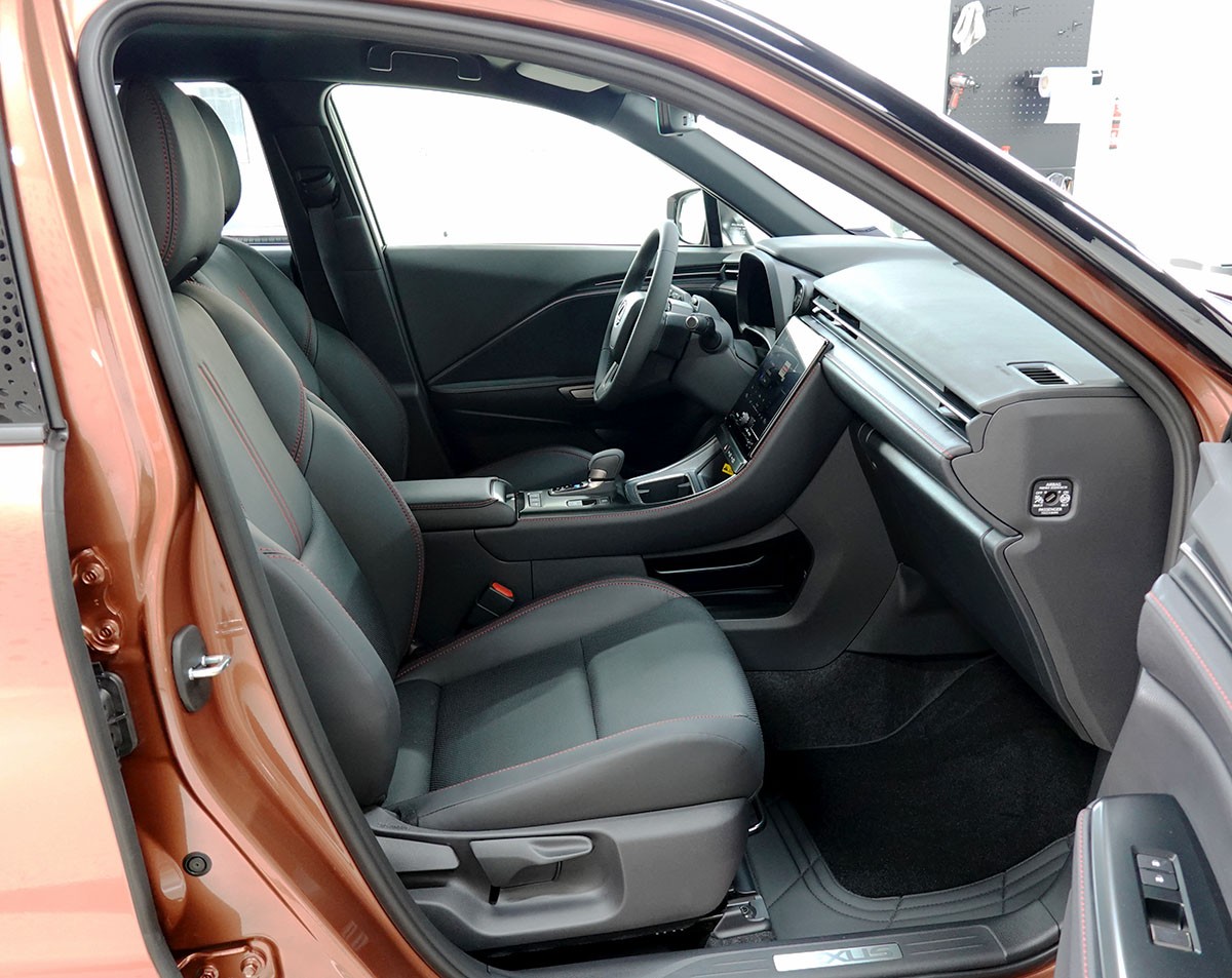 LEXUS LBX FWD Emotion CVT-image-4