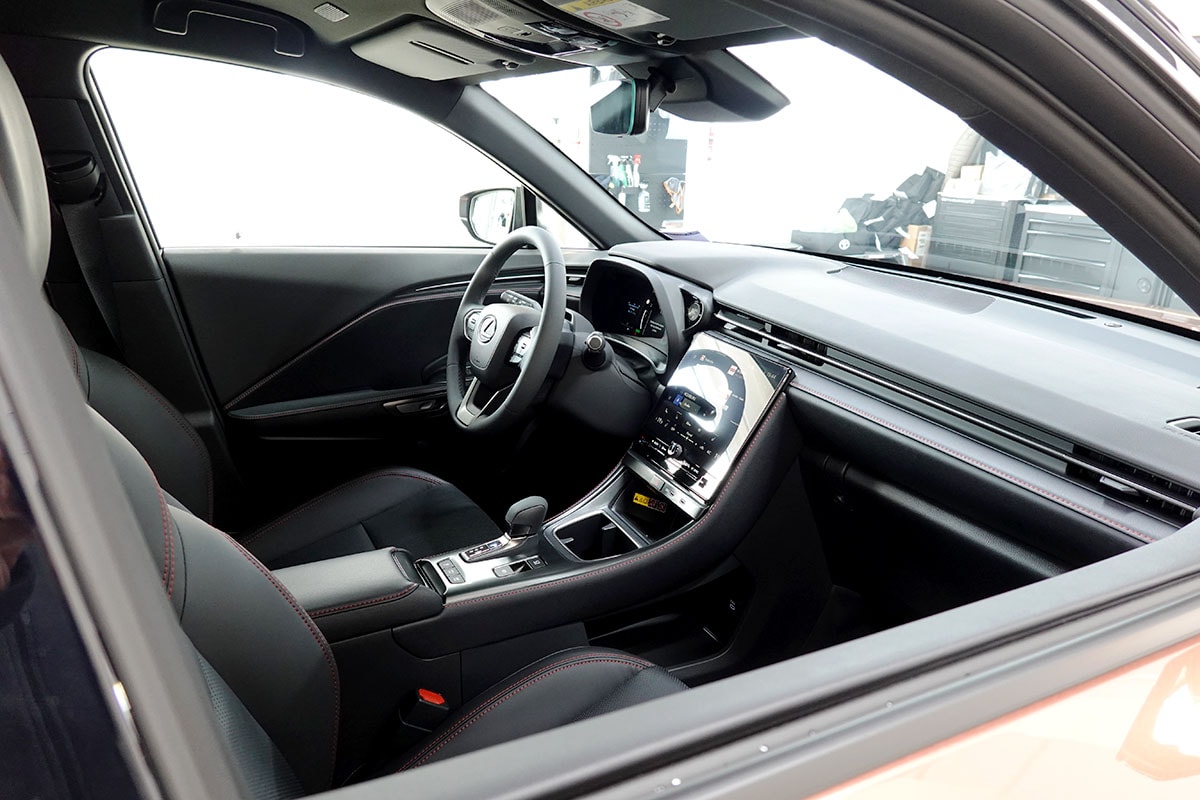 LEXUS LBX FWD Emotion CVT-image-5