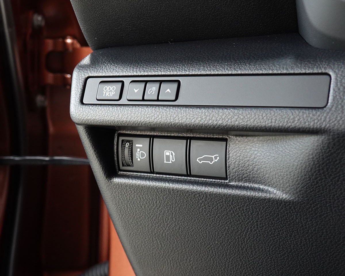 LEXUS LBX FWD Emotion CVT-image-16