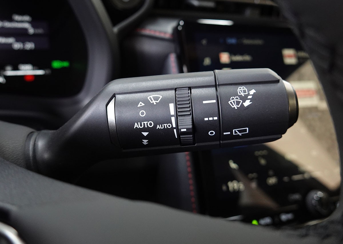 LEXUS LBX FWD Emotion CVT-image-15