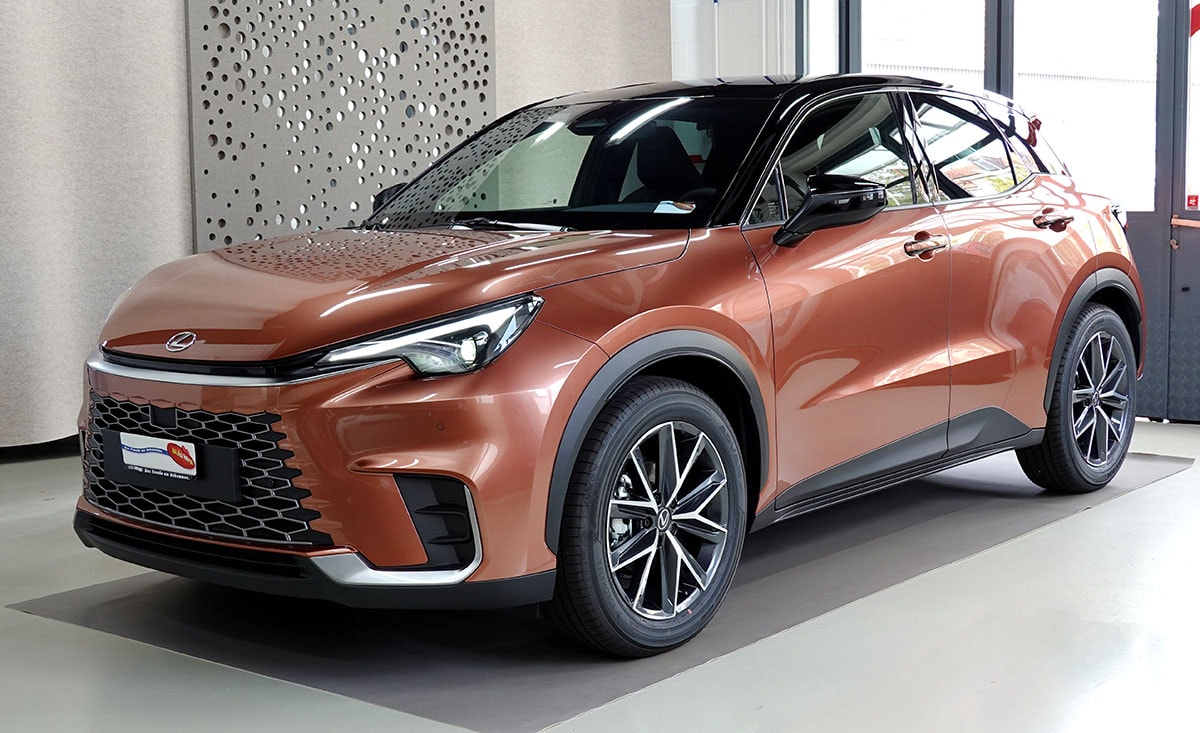 LEXUS LBX FWD Emotion CVT-image-0