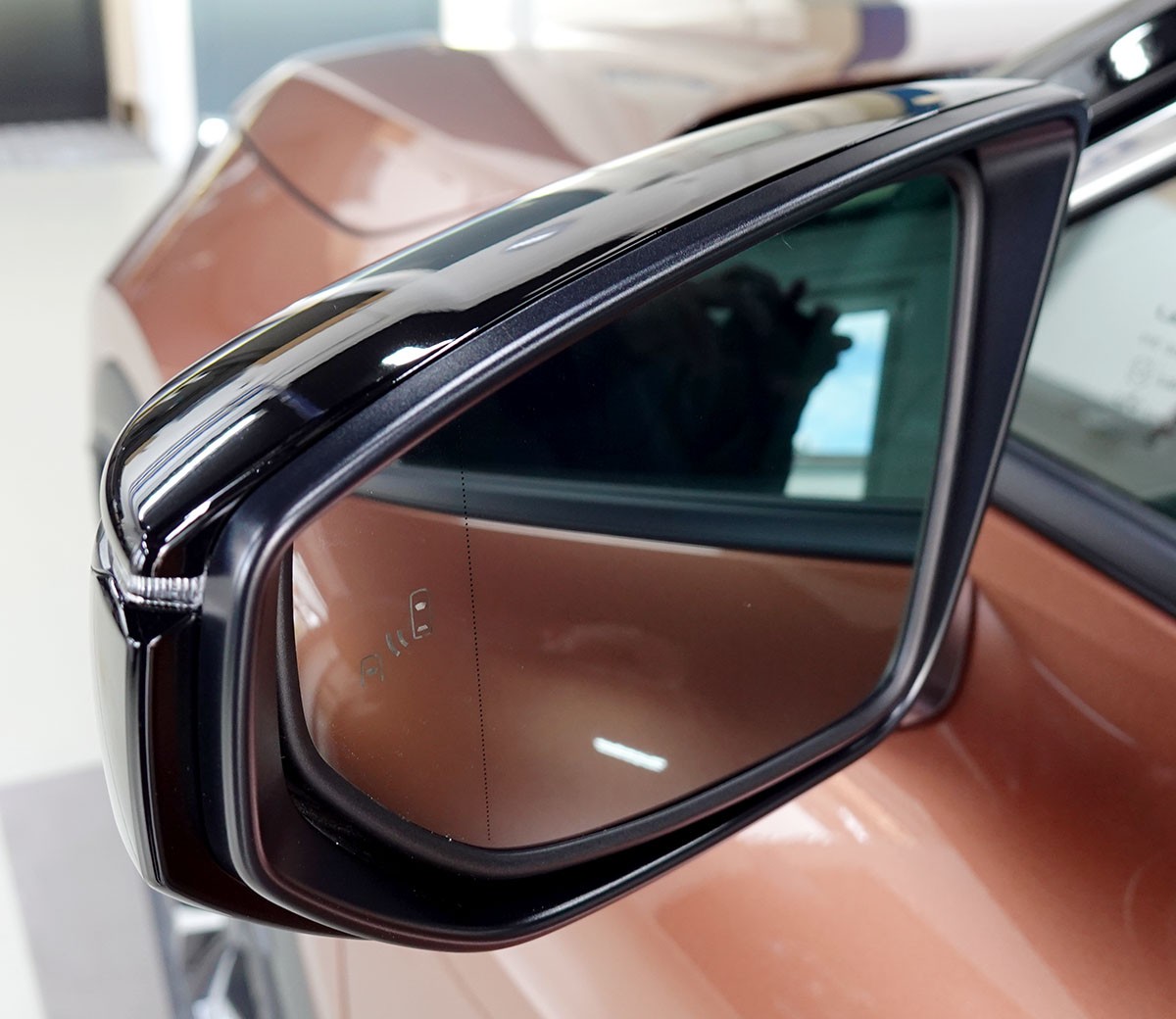 LEXUS LBX FWD Emotion CVT-image-18