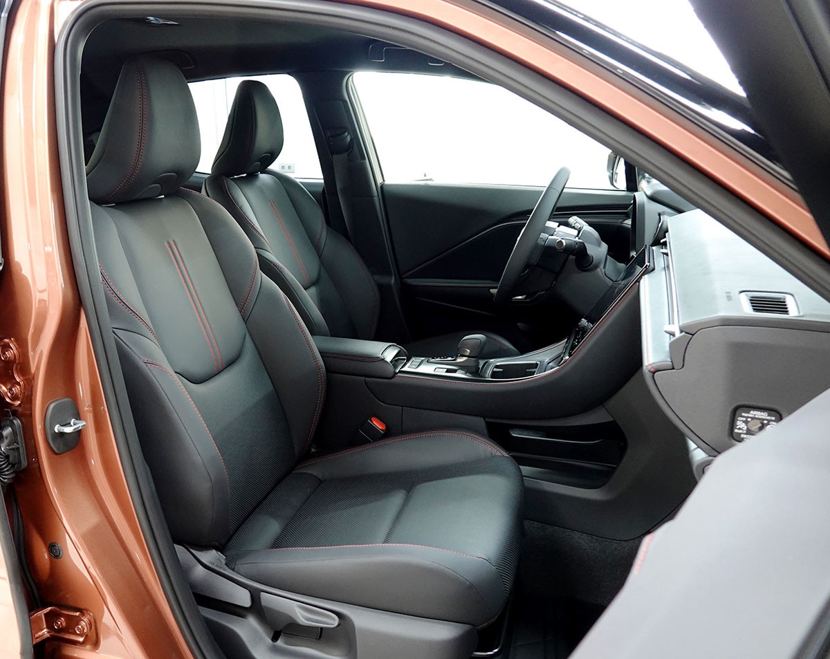 LEXUS LBX FWD Emotion CVT-image-3